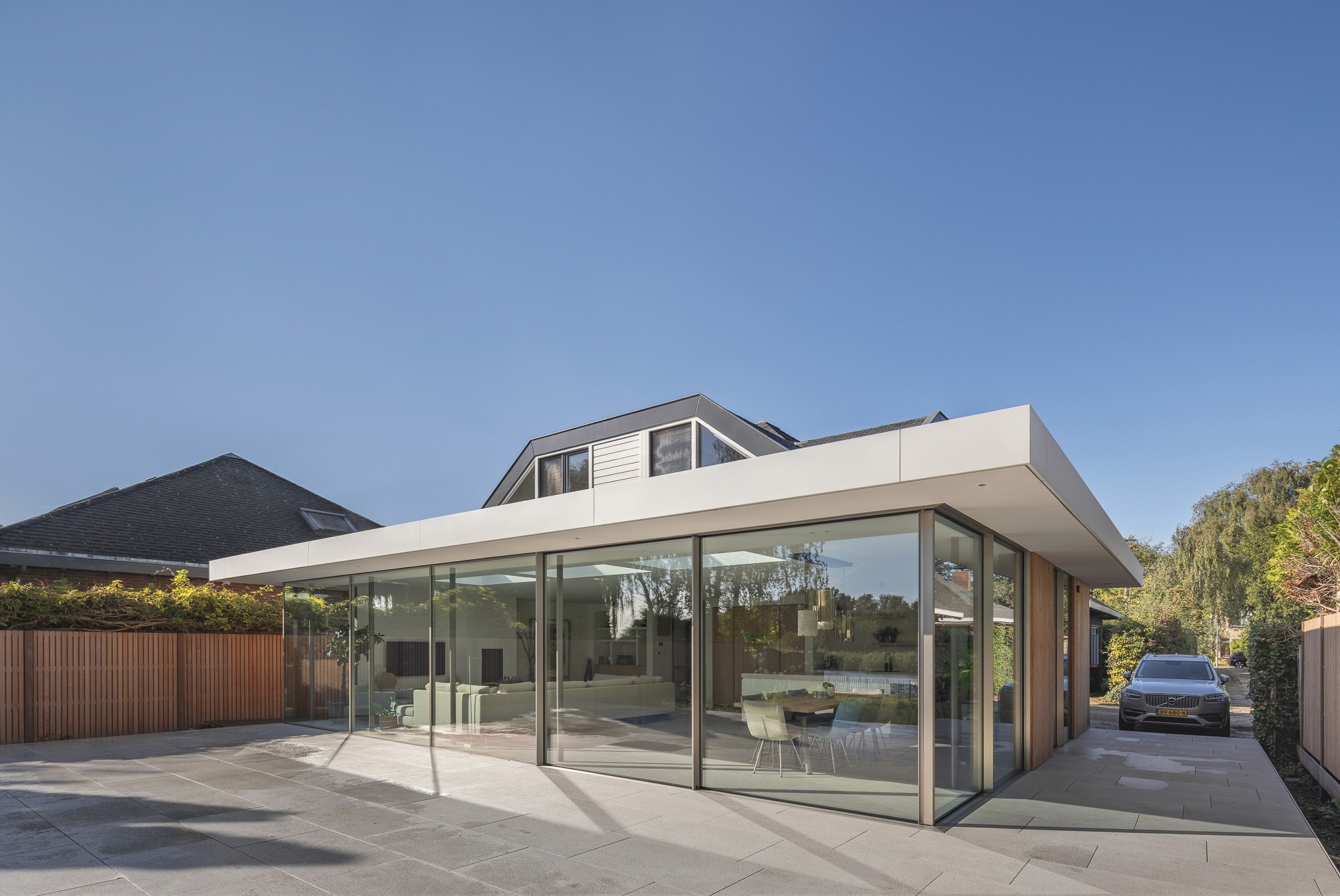 Positive Space - RS55 facade closed