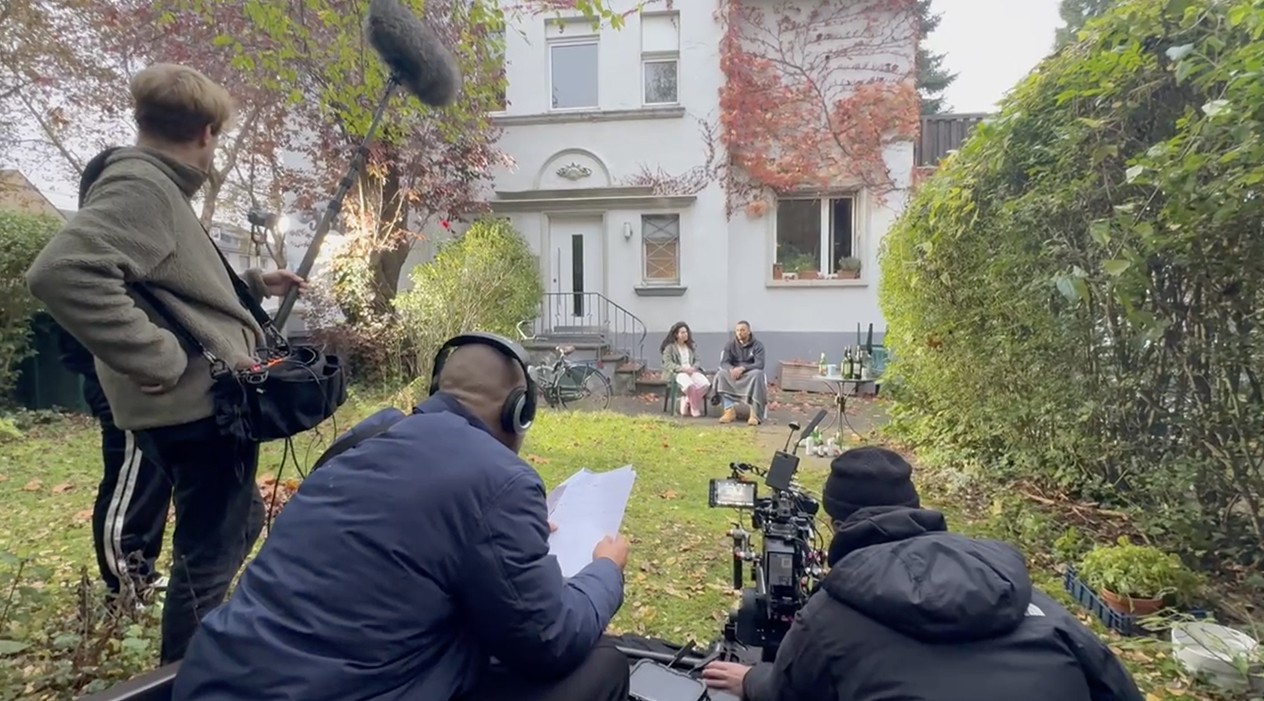 Crew im Garten