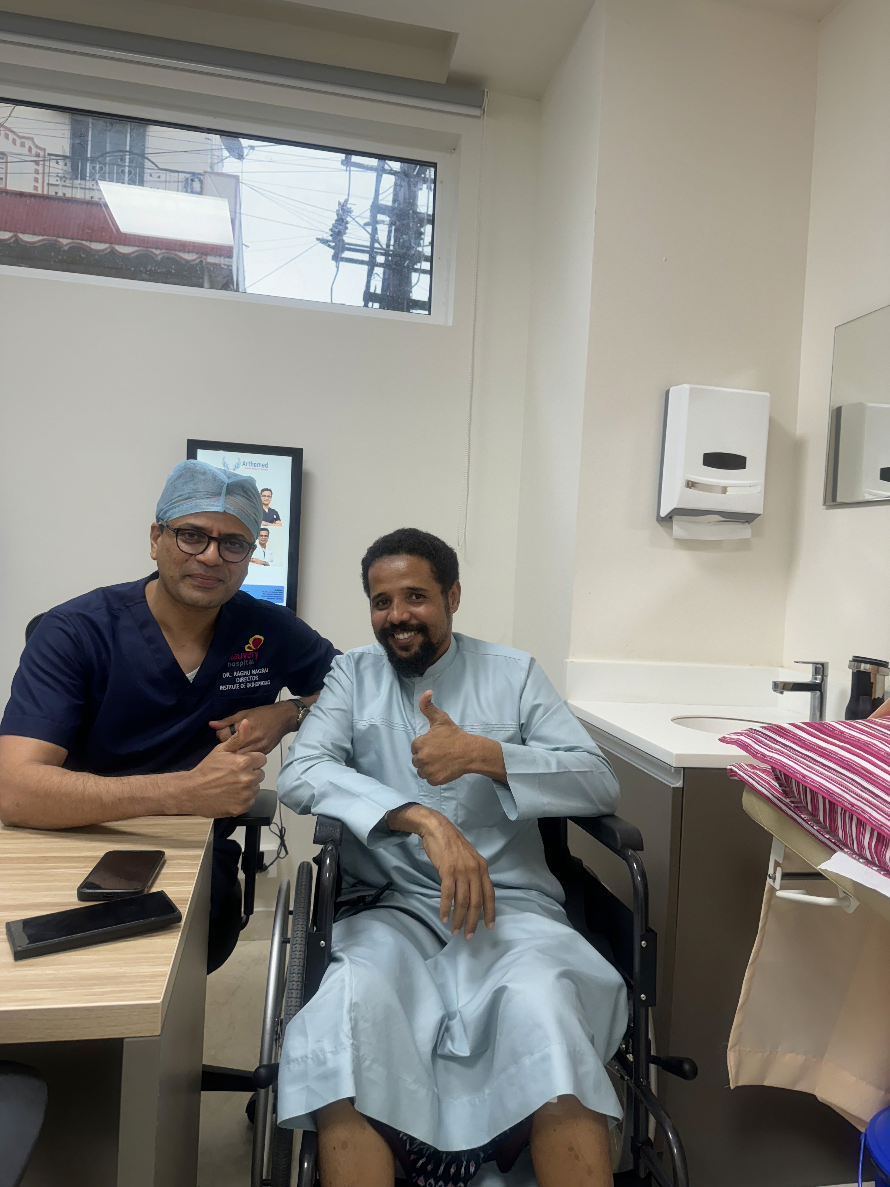 Before and after comparison showing successful joint reconstruction results at Arthomed clinic.