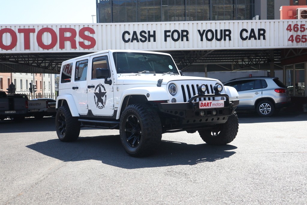 A view of the top of the eiffel tower