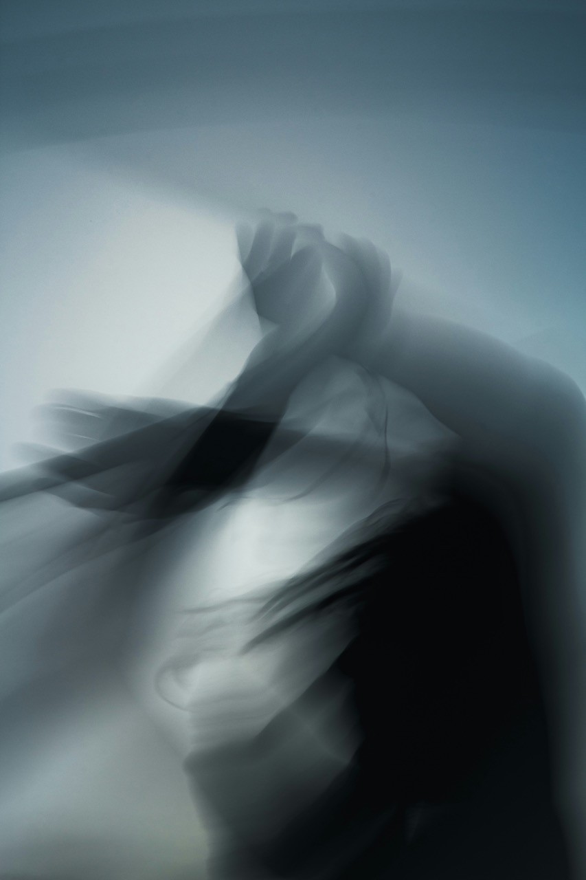 a blurry photo of a person with a hat on