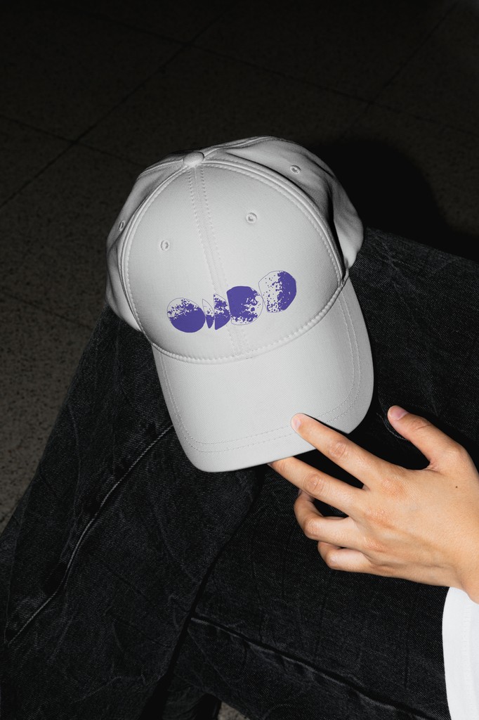 Menu du restaurant Au fil du goût, avec mise en page soignée, typographie claire et design graphique élégant. Chaque élément reflète l’identité visuelle du restaurant.