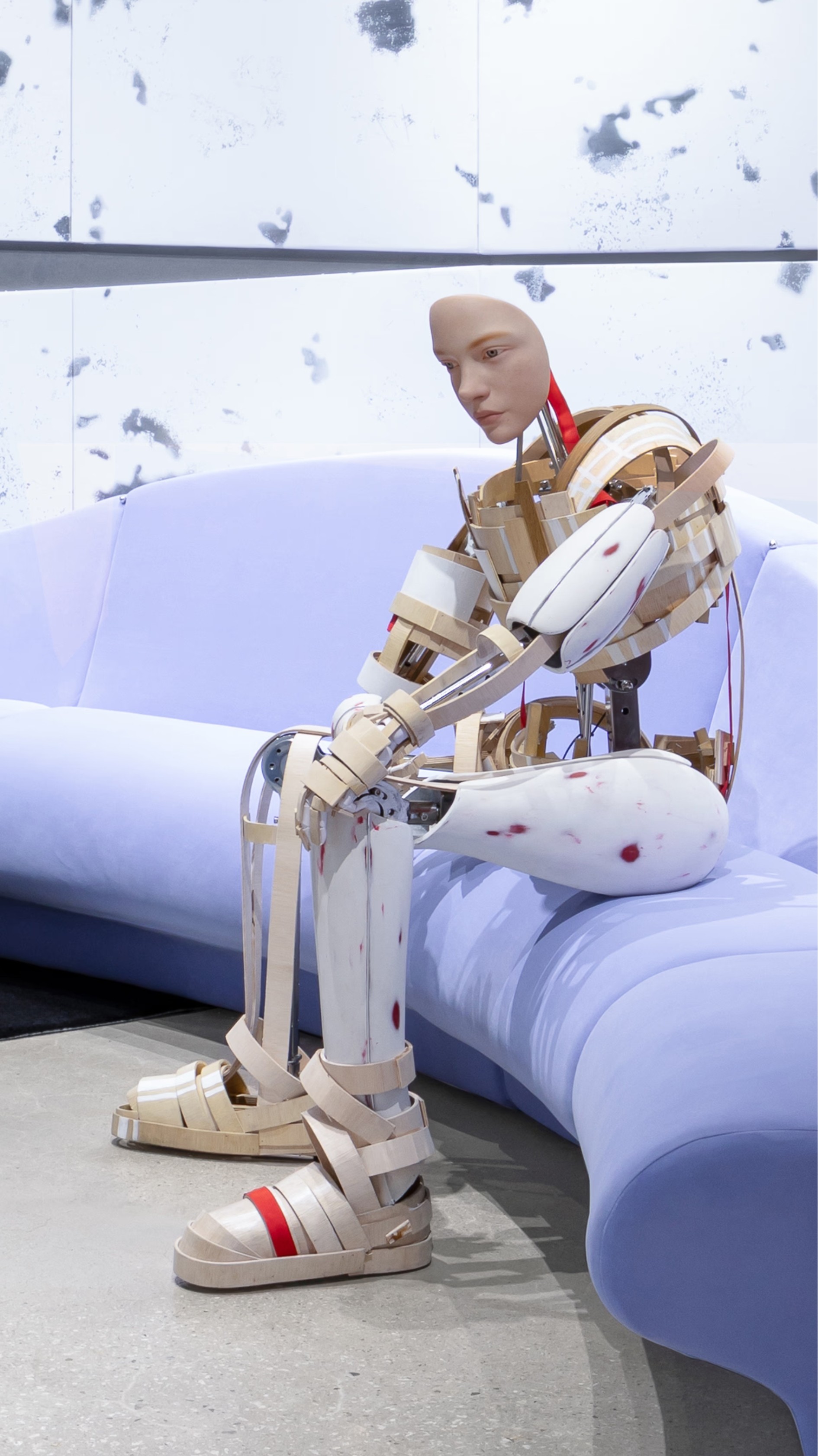 Giant, hyper-realistic robotic sculpture