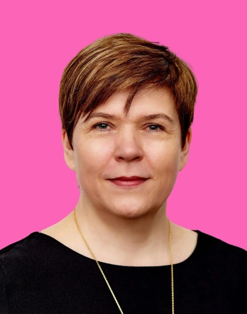 Hér er mynd af henni Guðbjörgu Rut Þórisdóttur, okkar frábæra sérfræðingi í máluppeldi og læsi! 🎉