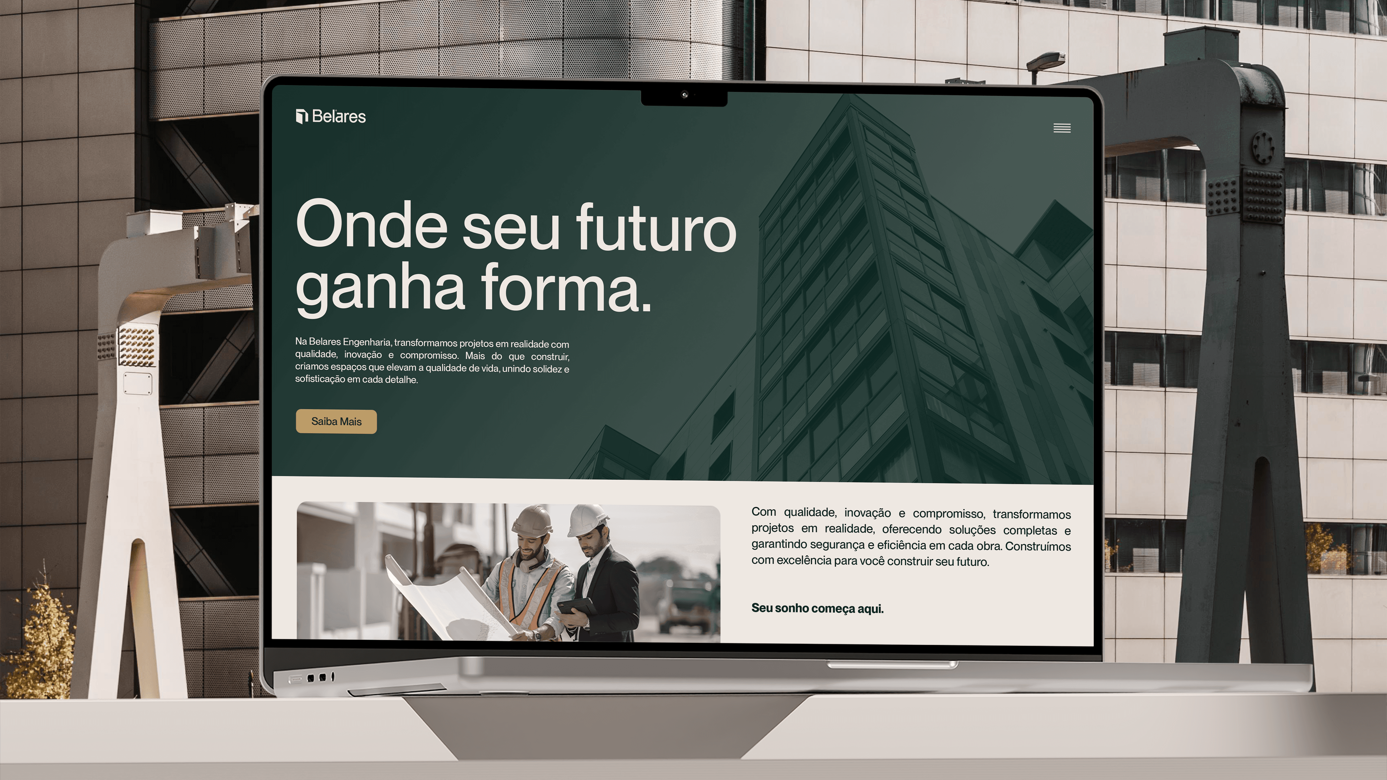 Painel publicitário da CSD Fintechs em estação urbana com mensagem sobre inovação no setor financeiro.
