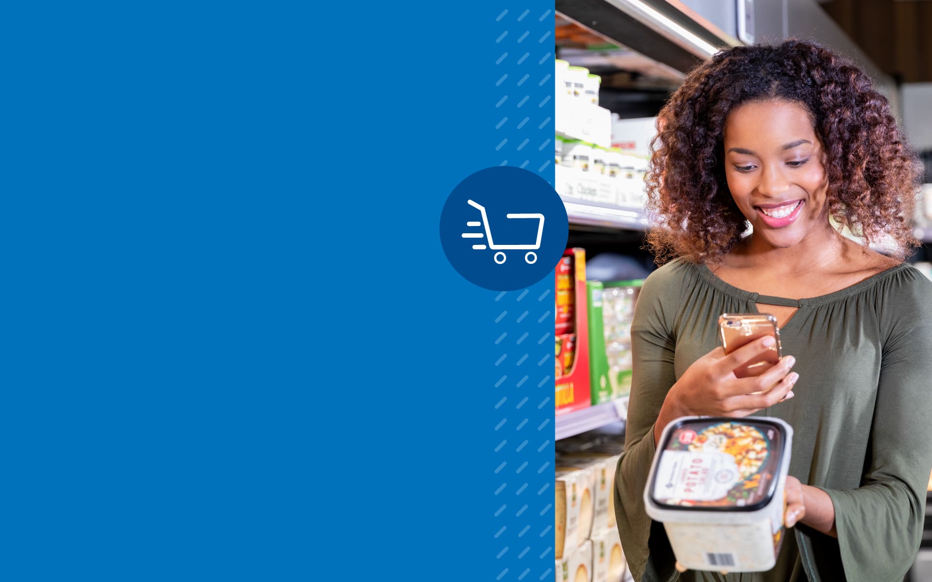 imagen de dos personas felices que disfrutan comprar en Sam's Club con su celular