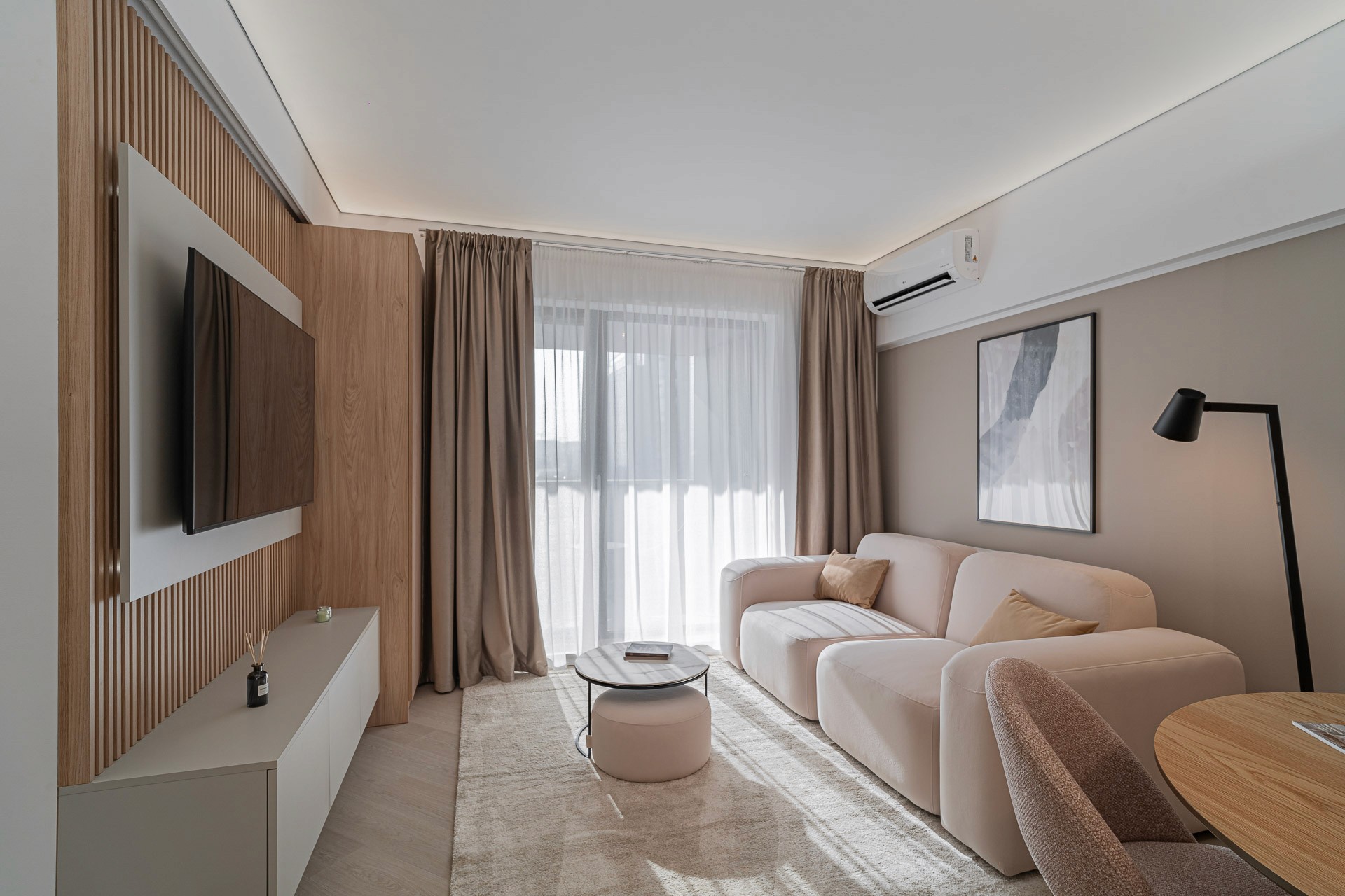 Renovare apartament modern realizată de echipa Pelin Design Constructîn București sectorul 5