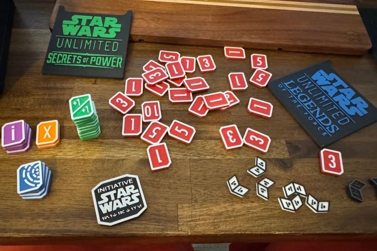Counters used in playing Star Wars: Unlimited