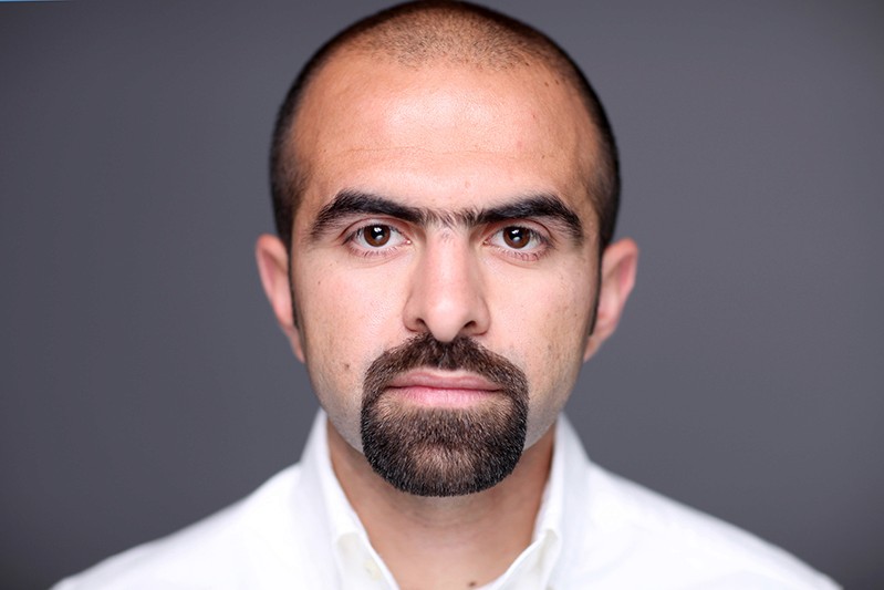 A photo of a man wearing a white shirt.