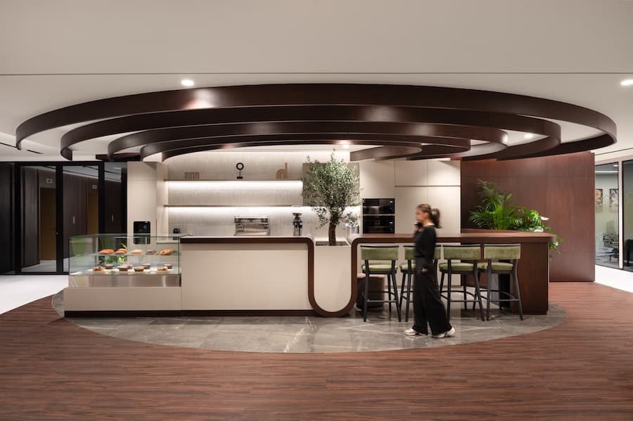 Break area in a top office space Abu Dhabi. Enjoy amenities even with virtual offices Abu Dhabi plans.