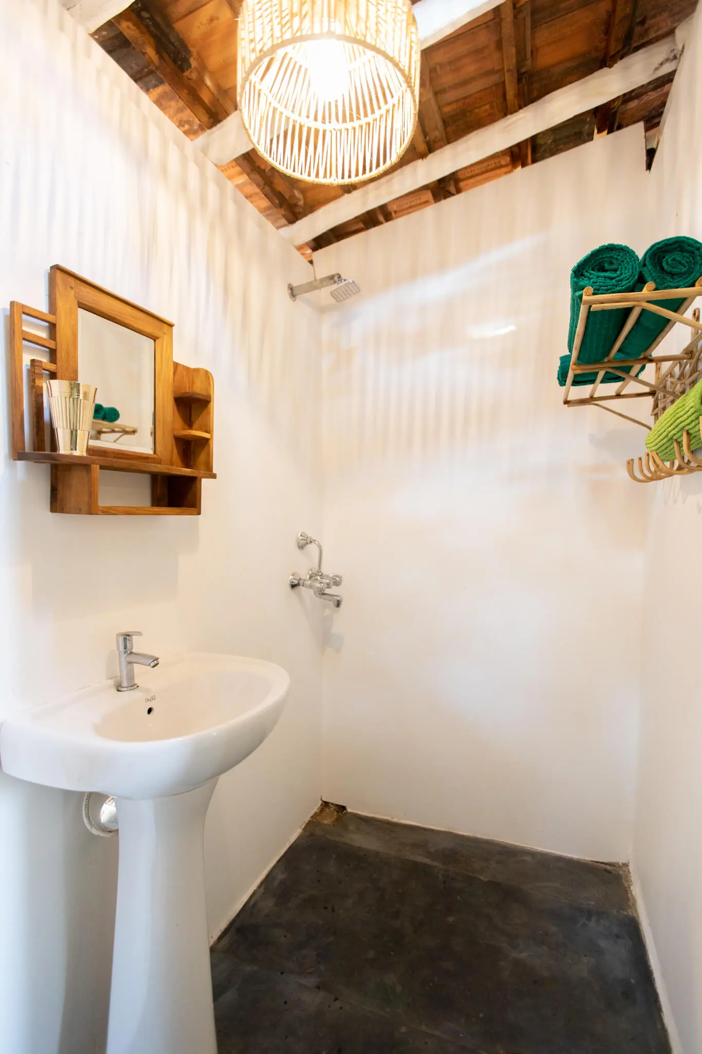 Hut bathroom with handmade mirror at Casa Jaali