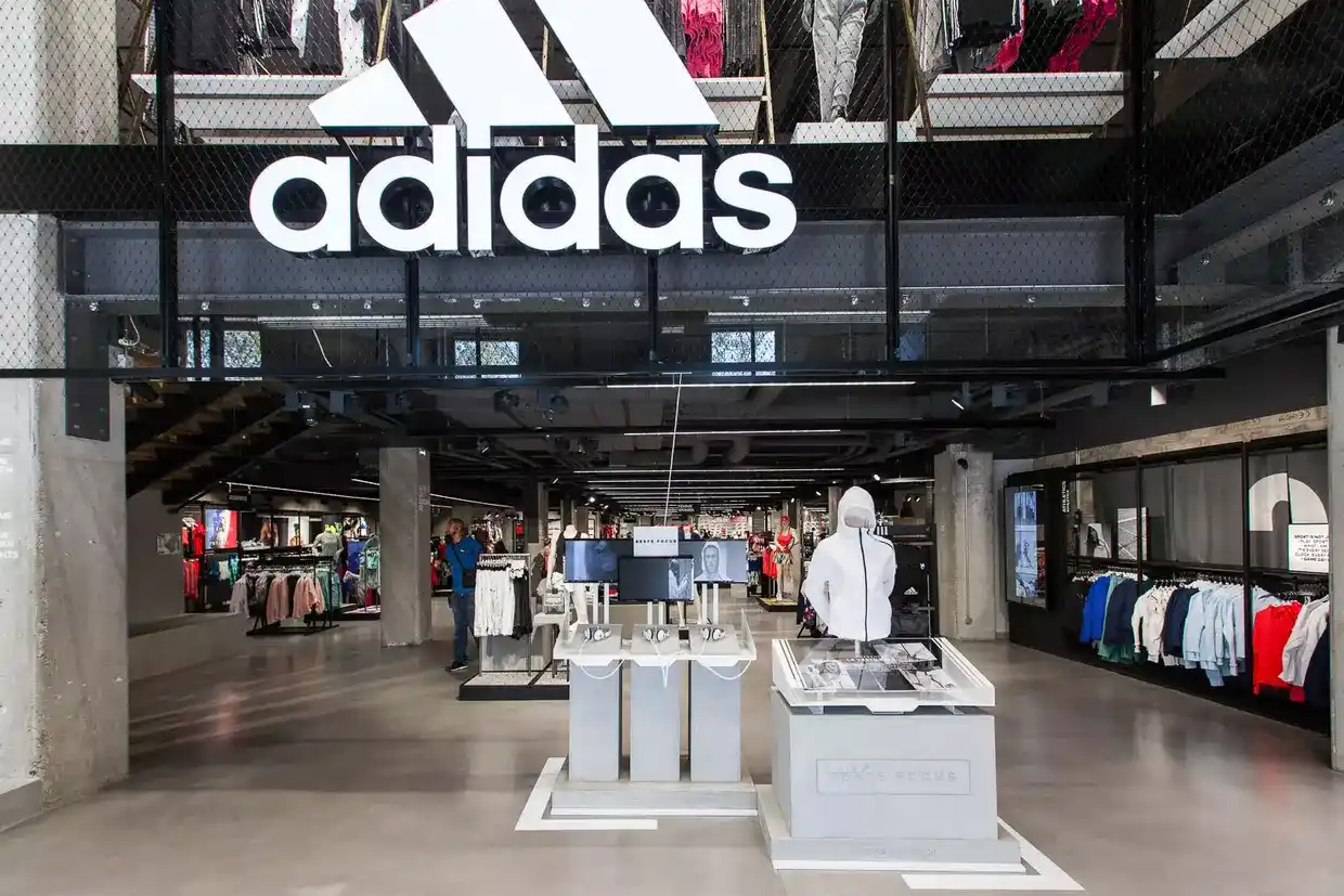 devanture magasin adidas