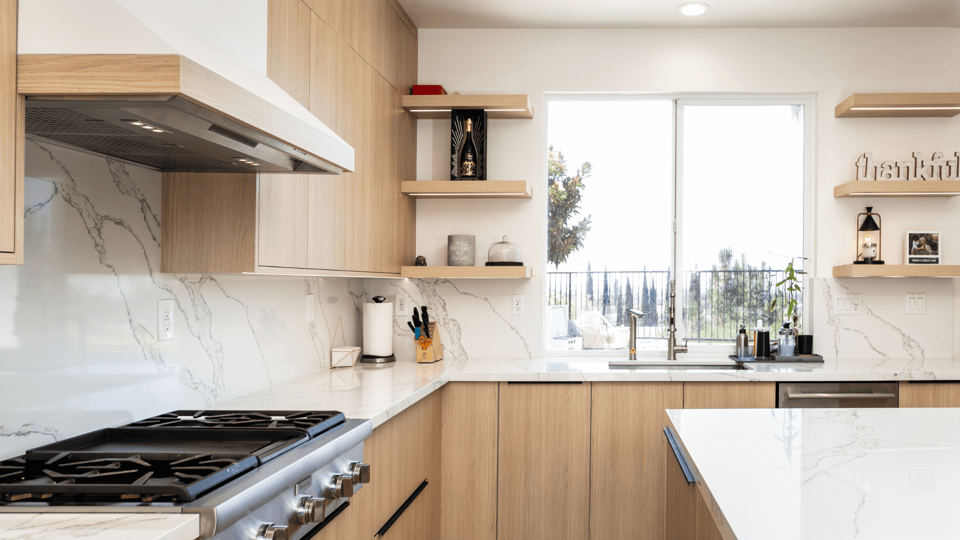 A Kitchen That Knows Itself