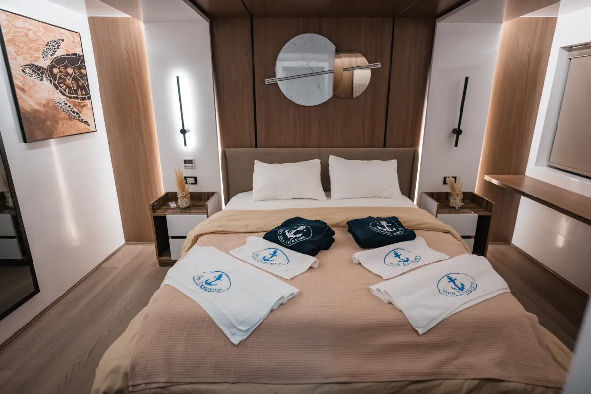 Мастър сюит с двойно легло на Sea Treasure