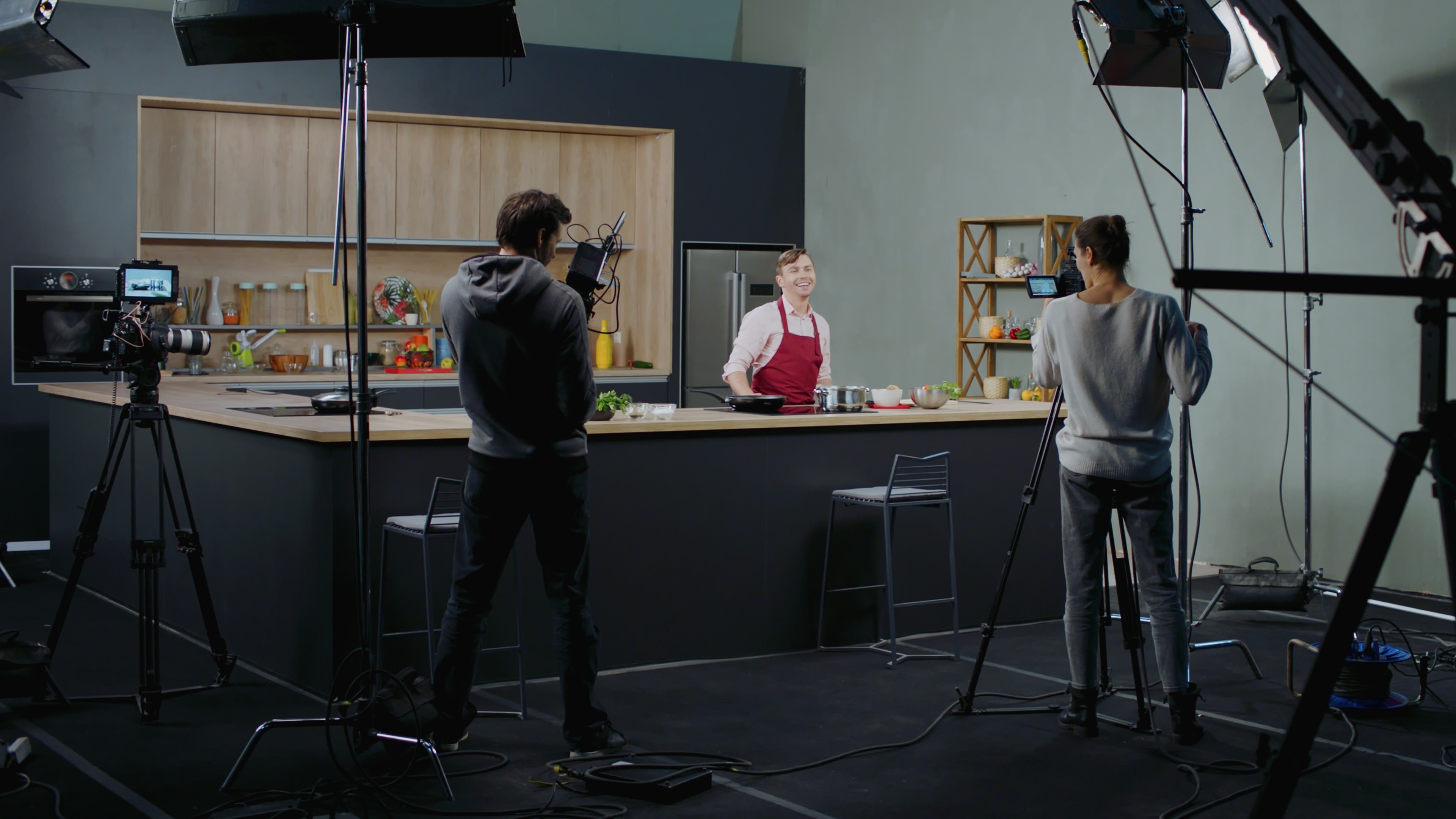 On-set filming of a 30–60 second commercial video