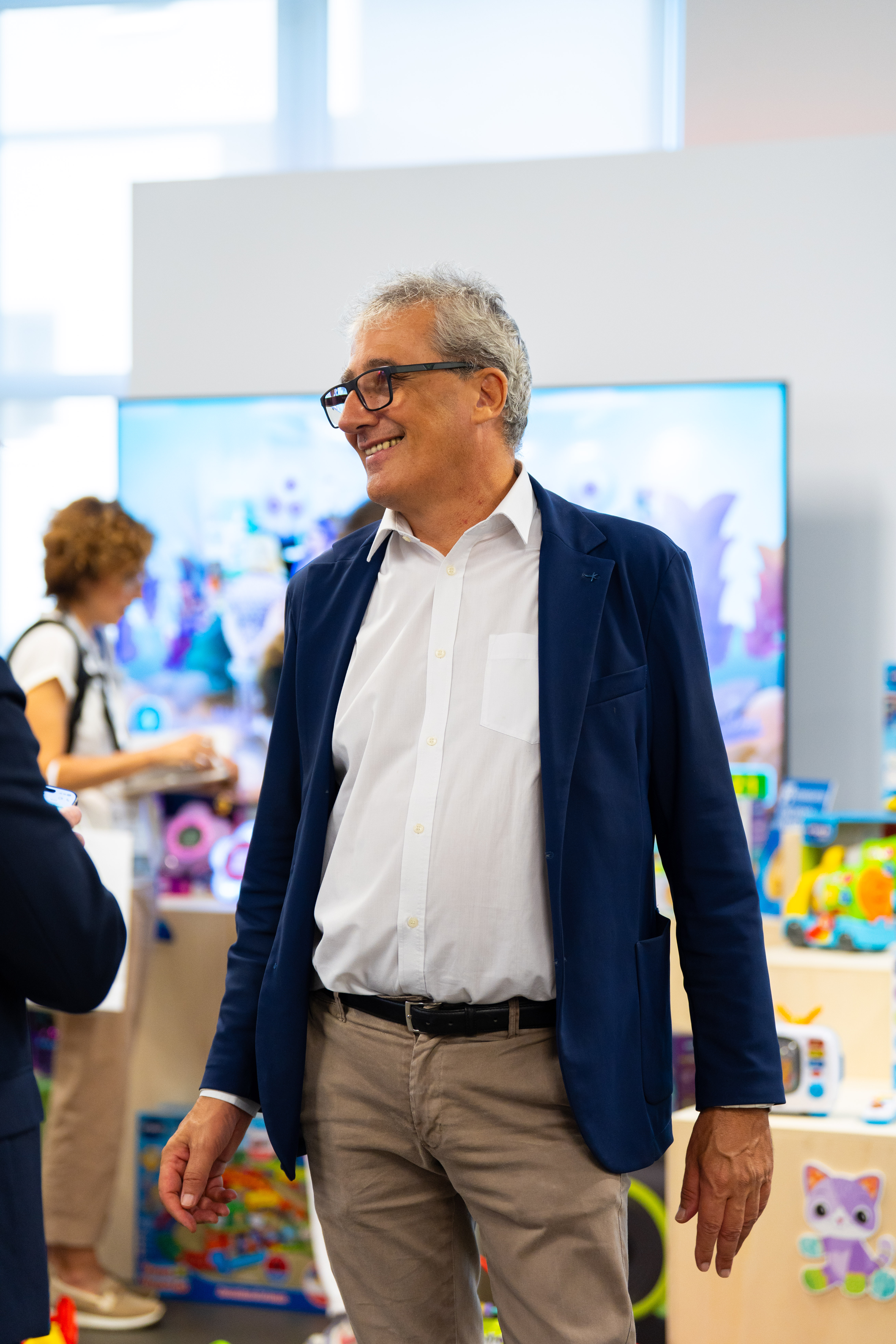 people near TAj Mahal