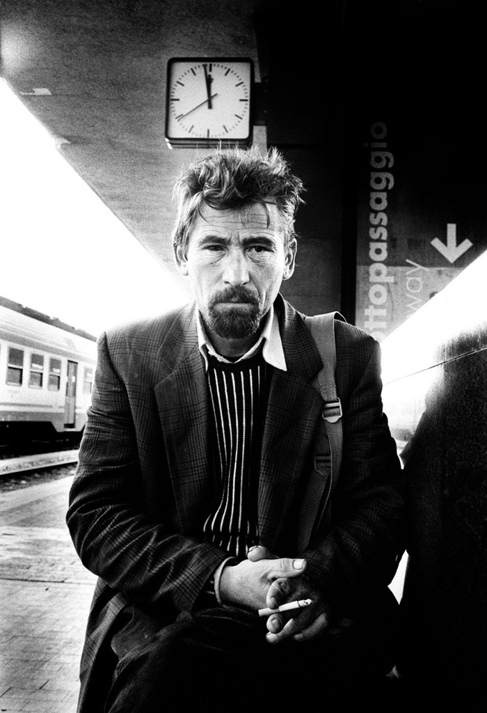 Palina – Soft Laziness – close-up portrait with relaxed hands framing her face