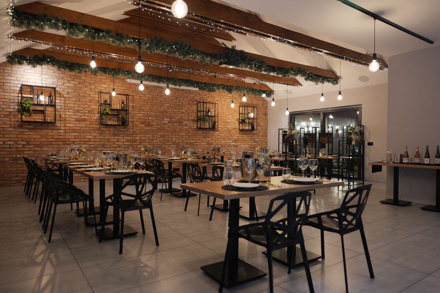 Restauracja dla firm pod Poznaniem przygotowana na spotkanie biznesowe