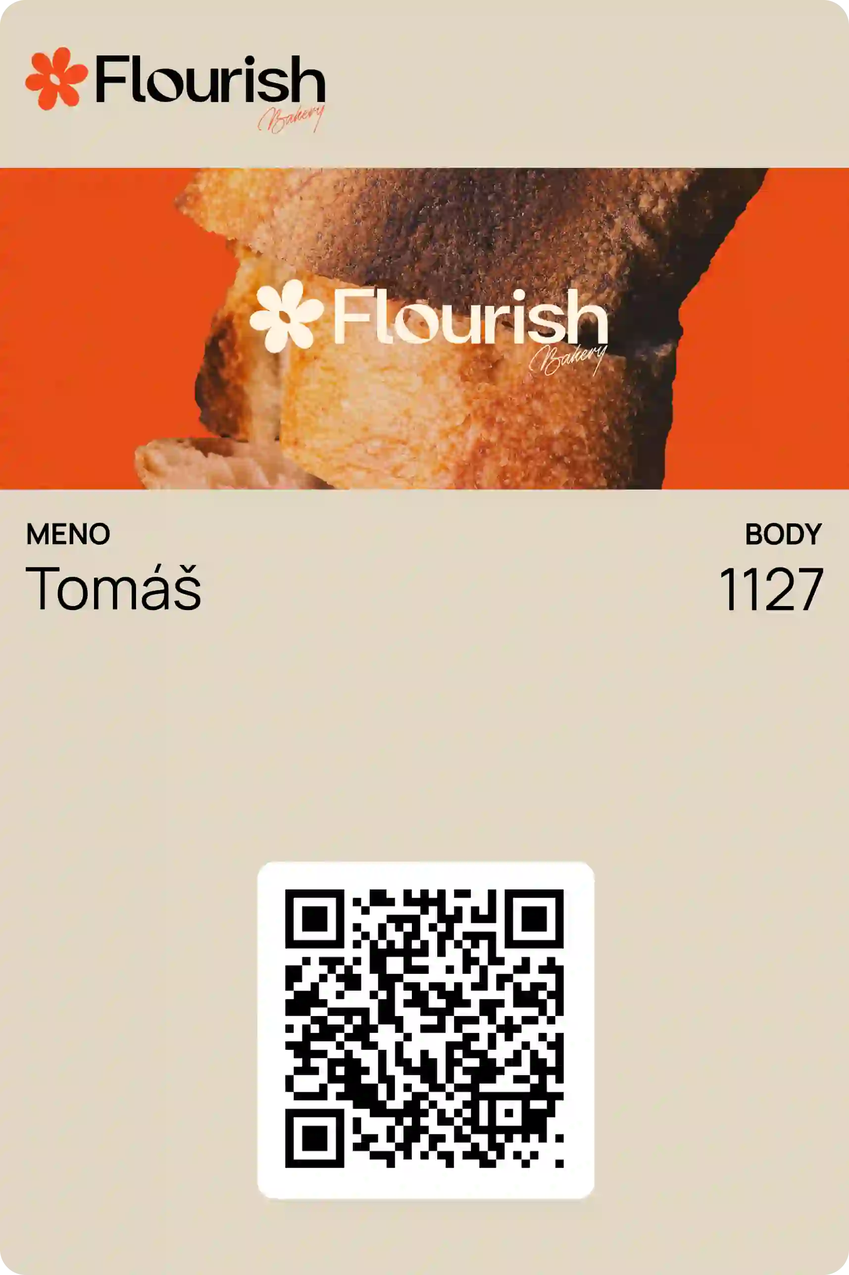Bodová vernostná karta pekárne Flourish Bakery. Elegantný béžovo-oranžový dizajn s fotografiou čerstvého pečiva. Meno Tomáš, 1127 bodov, QR kód.