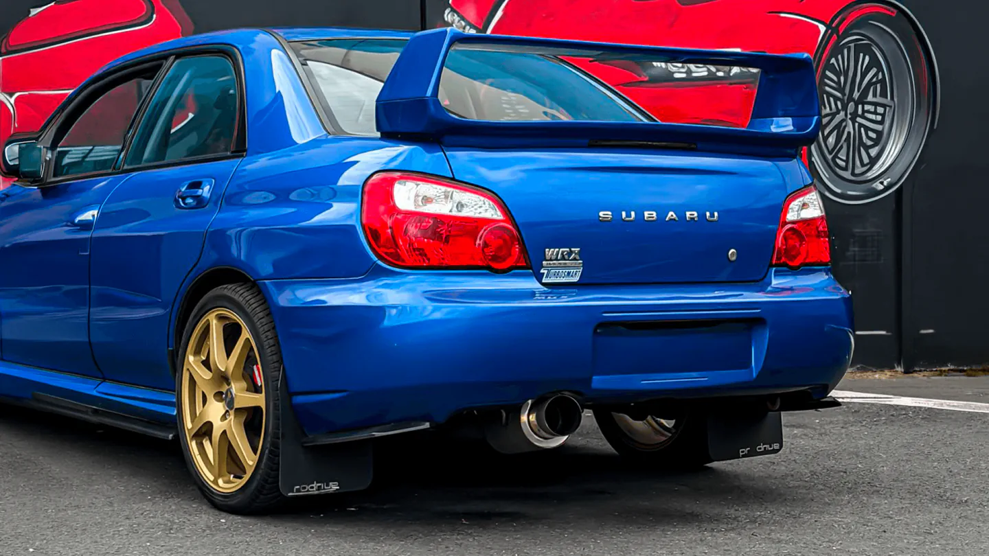 Subaru Impreza WRX bleue importée du Royaume-Uni