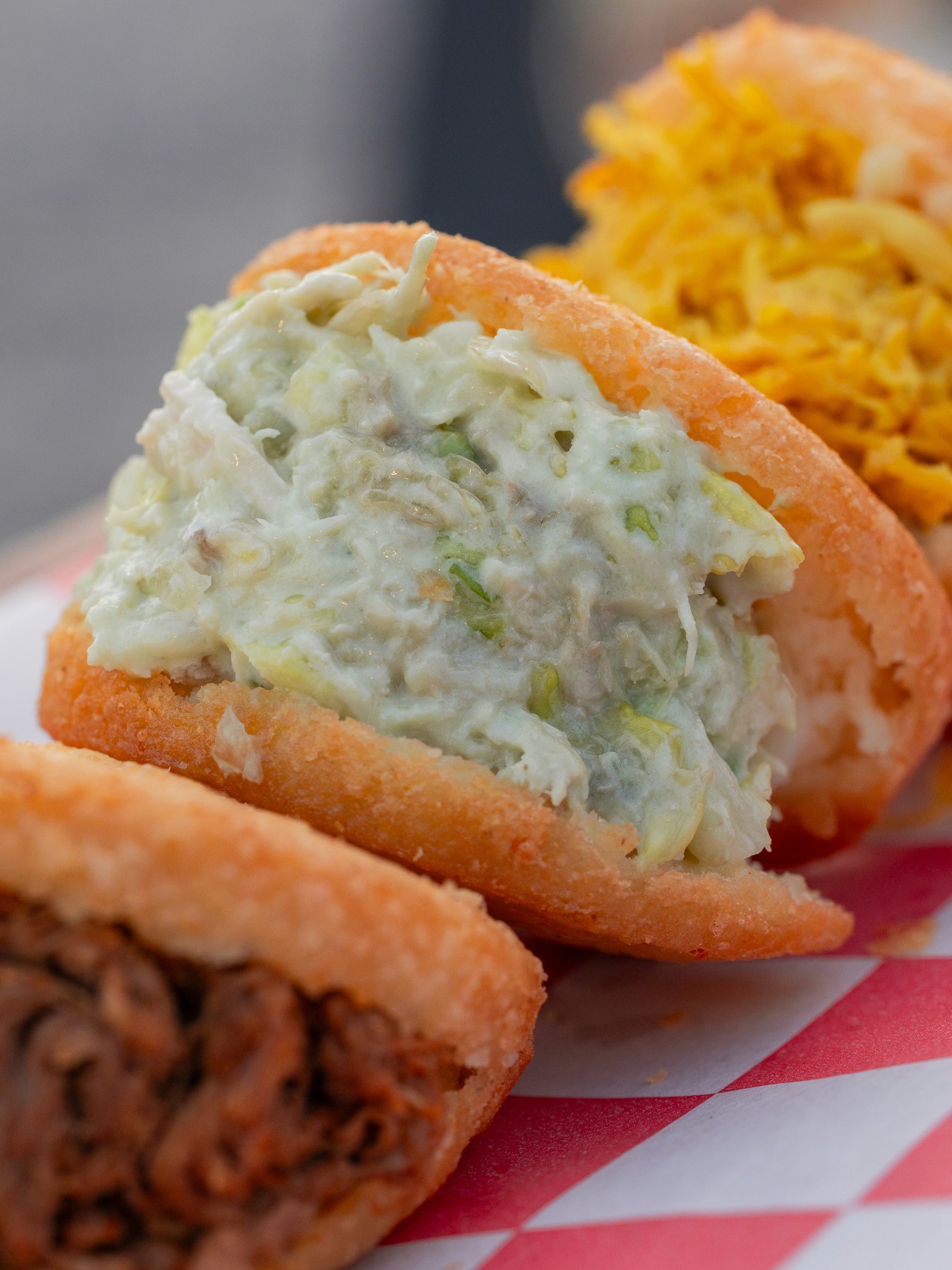 La Historia de la Arepa Reina Pepeada: Un Ícono de la Gastronomía Venezolana