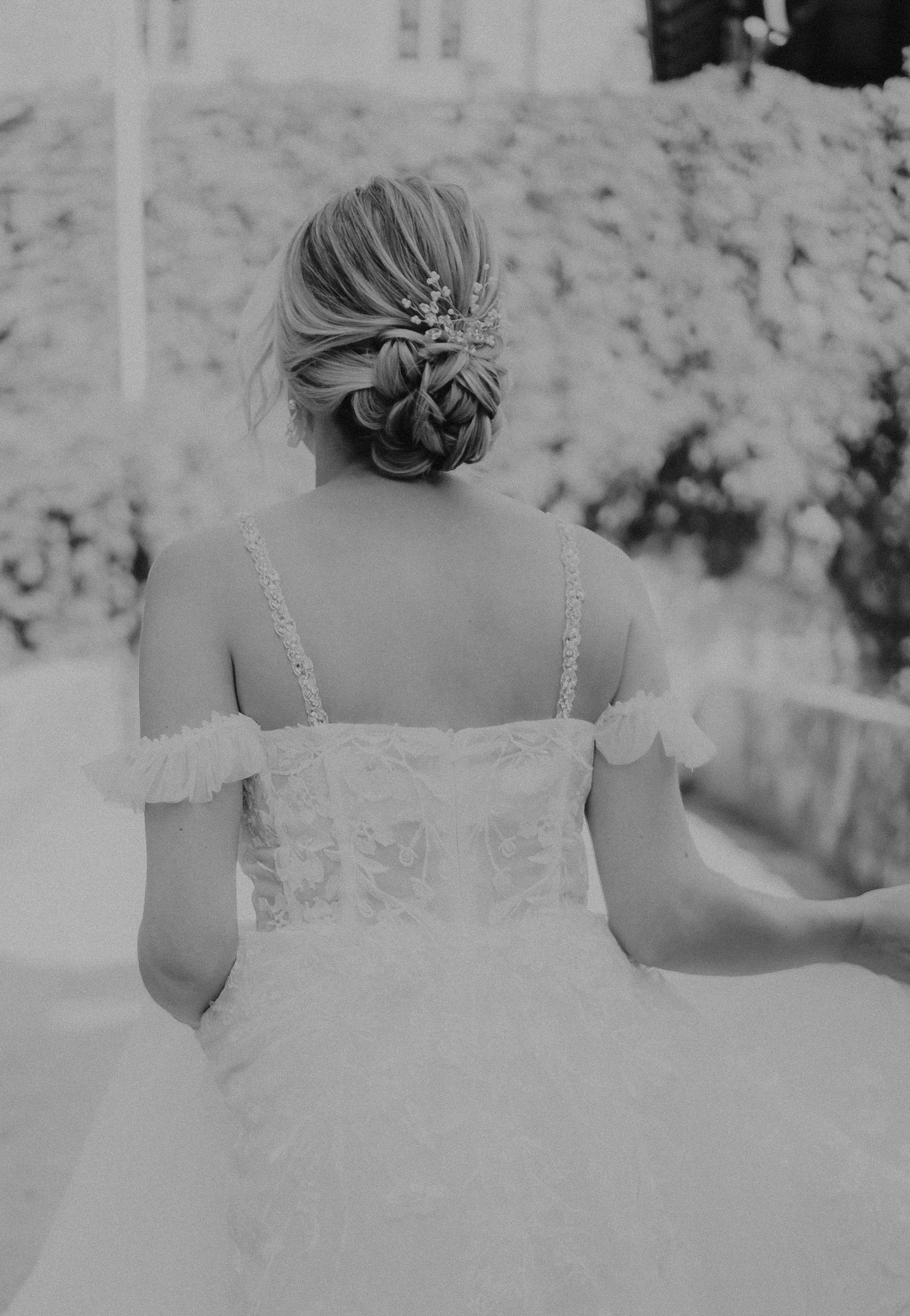 Hochzeitsfotoshooting an der Donau bei Bogen – Natürliche Bilder am Wasser.