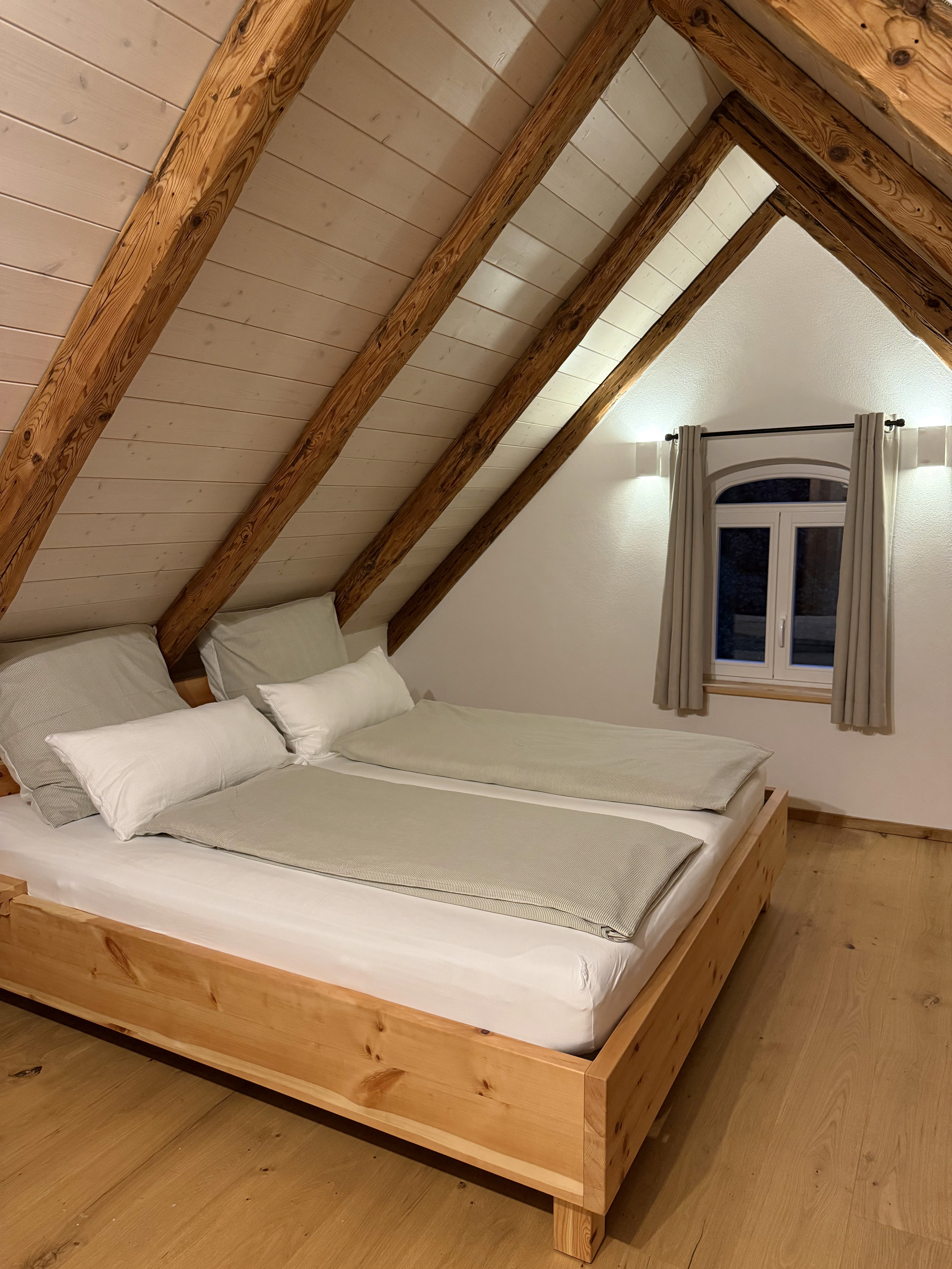 Schlafzimmer 1