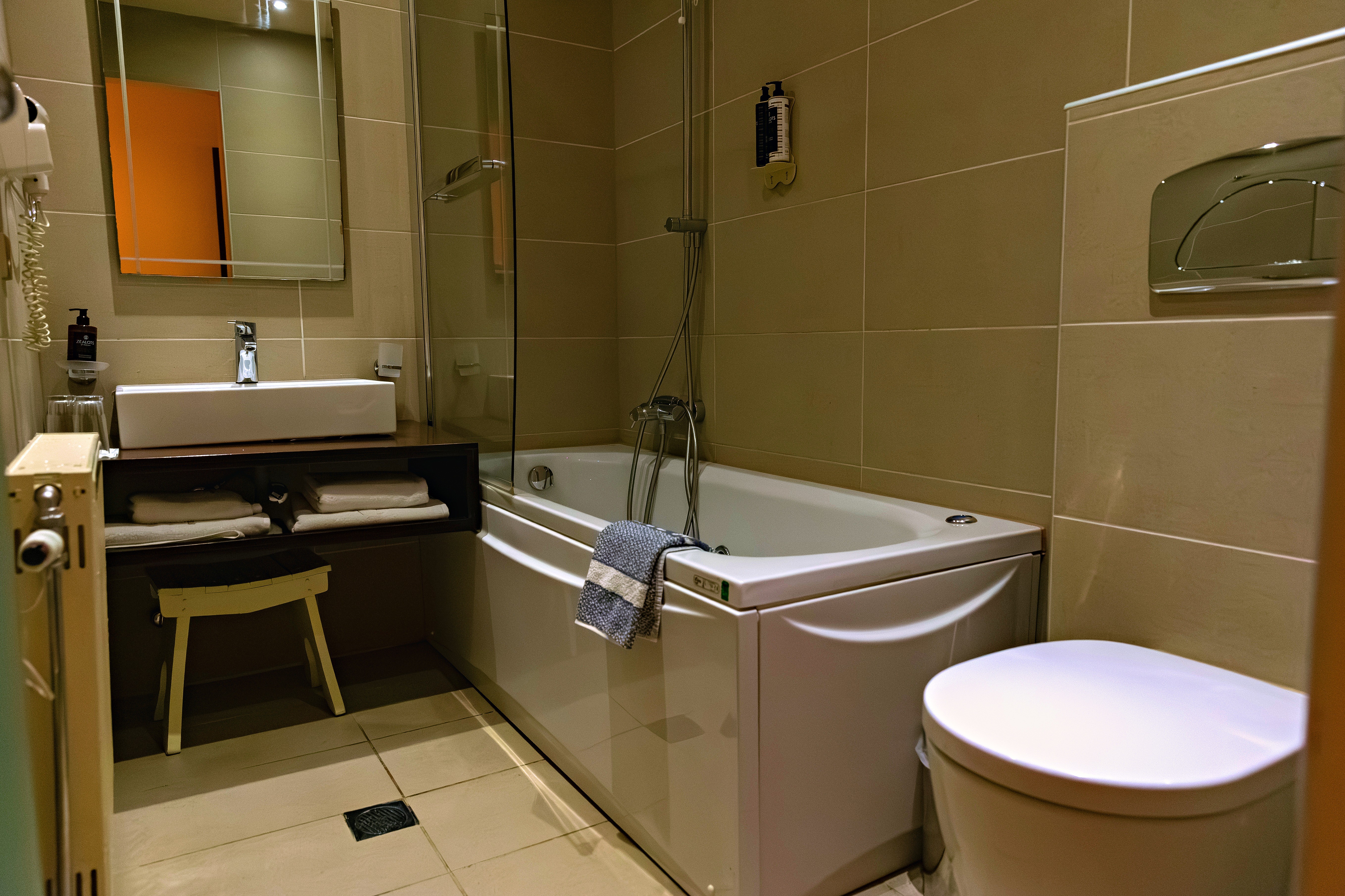 Room gallery image 1