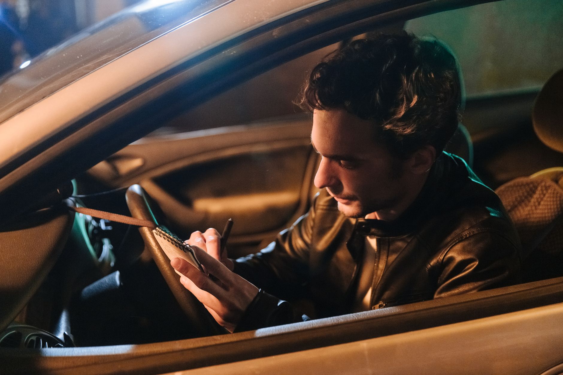 IPVA pago e licenciamento travado? Entenda por que seu carro pode ser guinchado na blitz