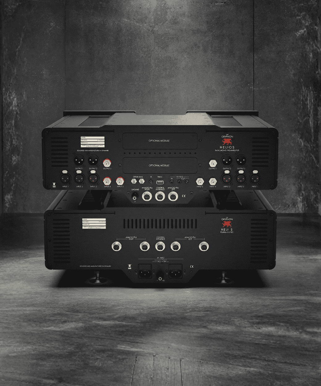 The Gryphon Audio - Preamplifier - HELIOS - Back pannel - LE STUDIO HIFI Official Gryphon Audio Dealer