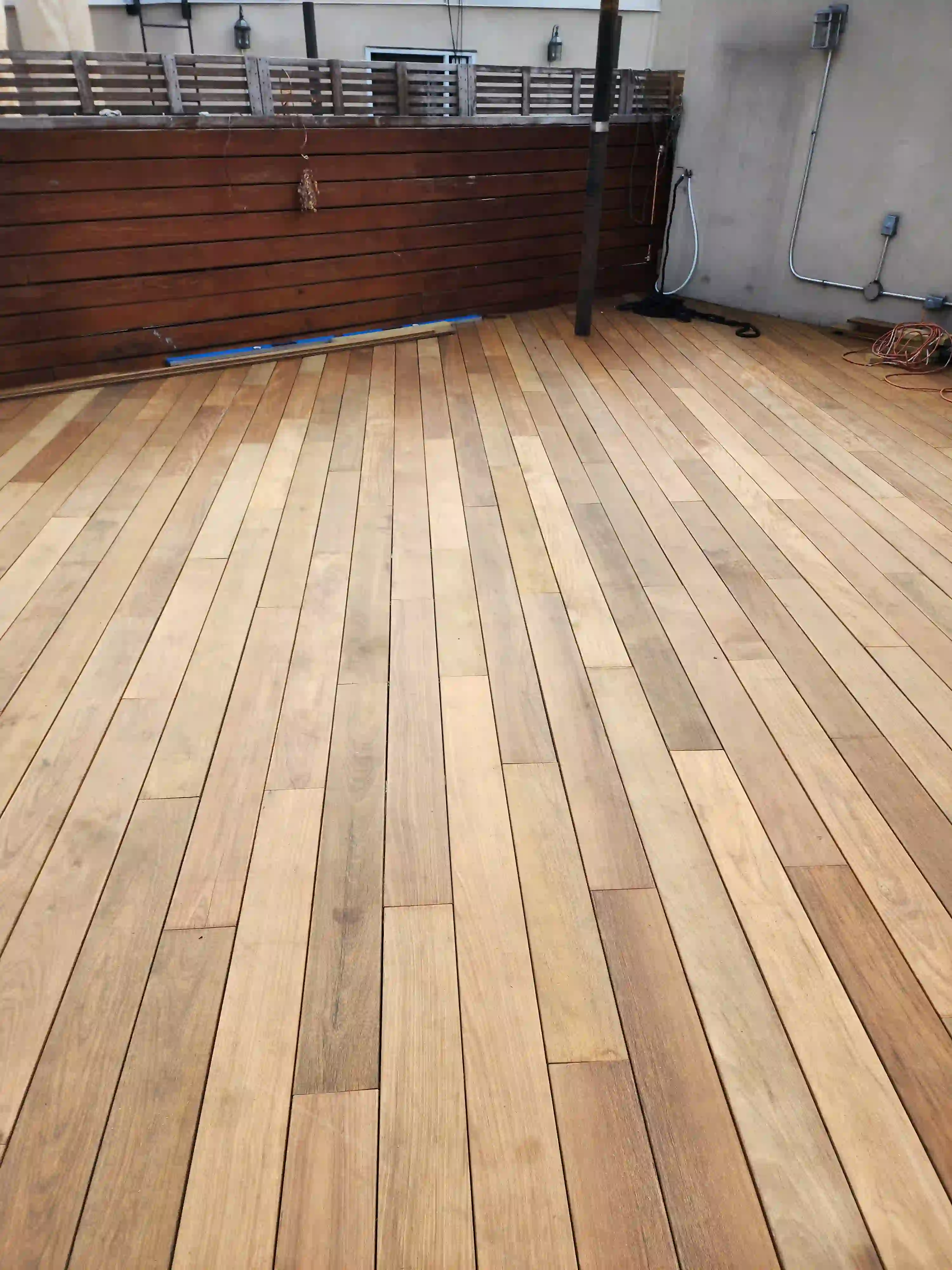 A custo Ipe rooftop deck in Brooklyn Heights, Brooklyn completed by Jewel Construction