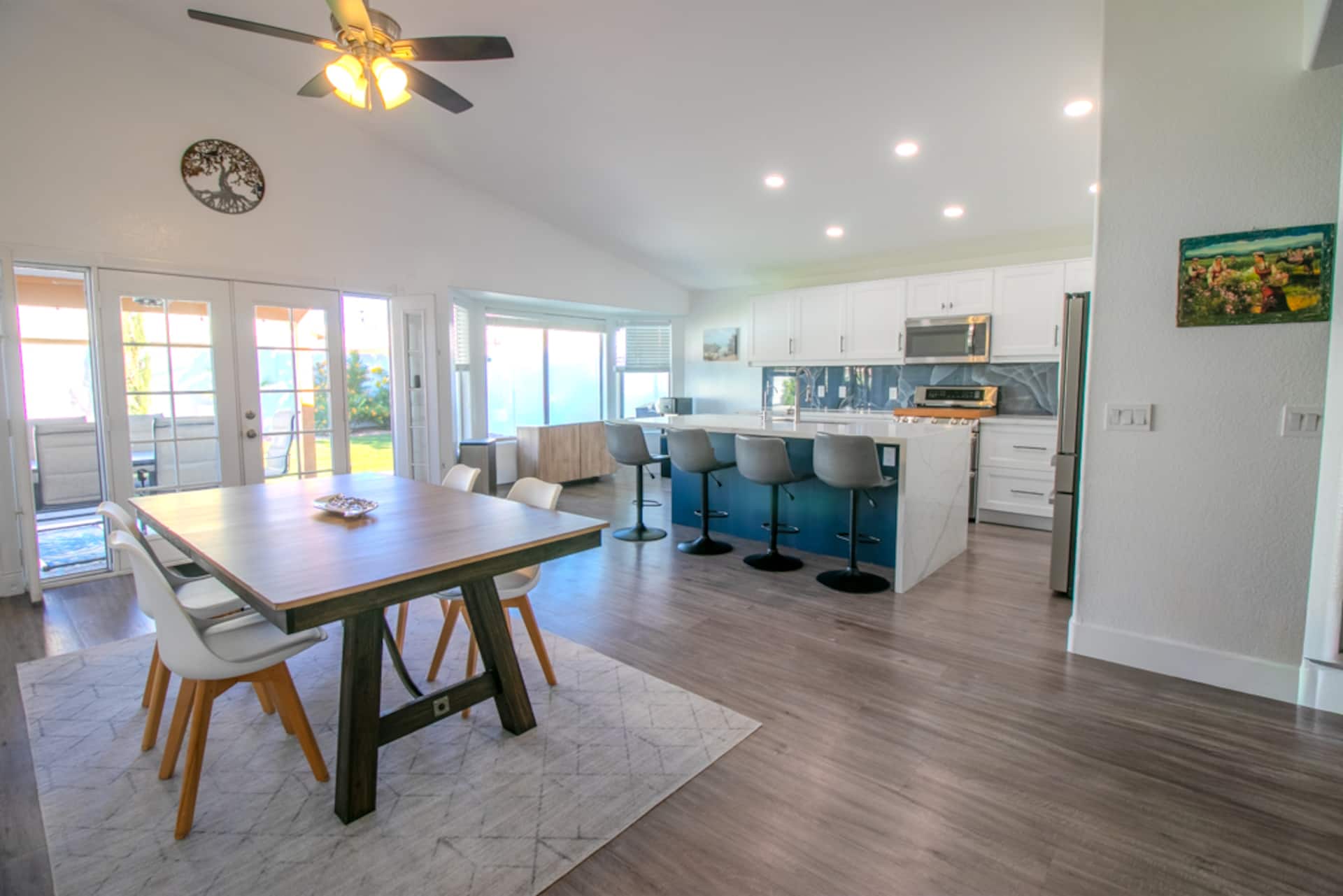 Kitchen & dining at The Gilbert Hideaway