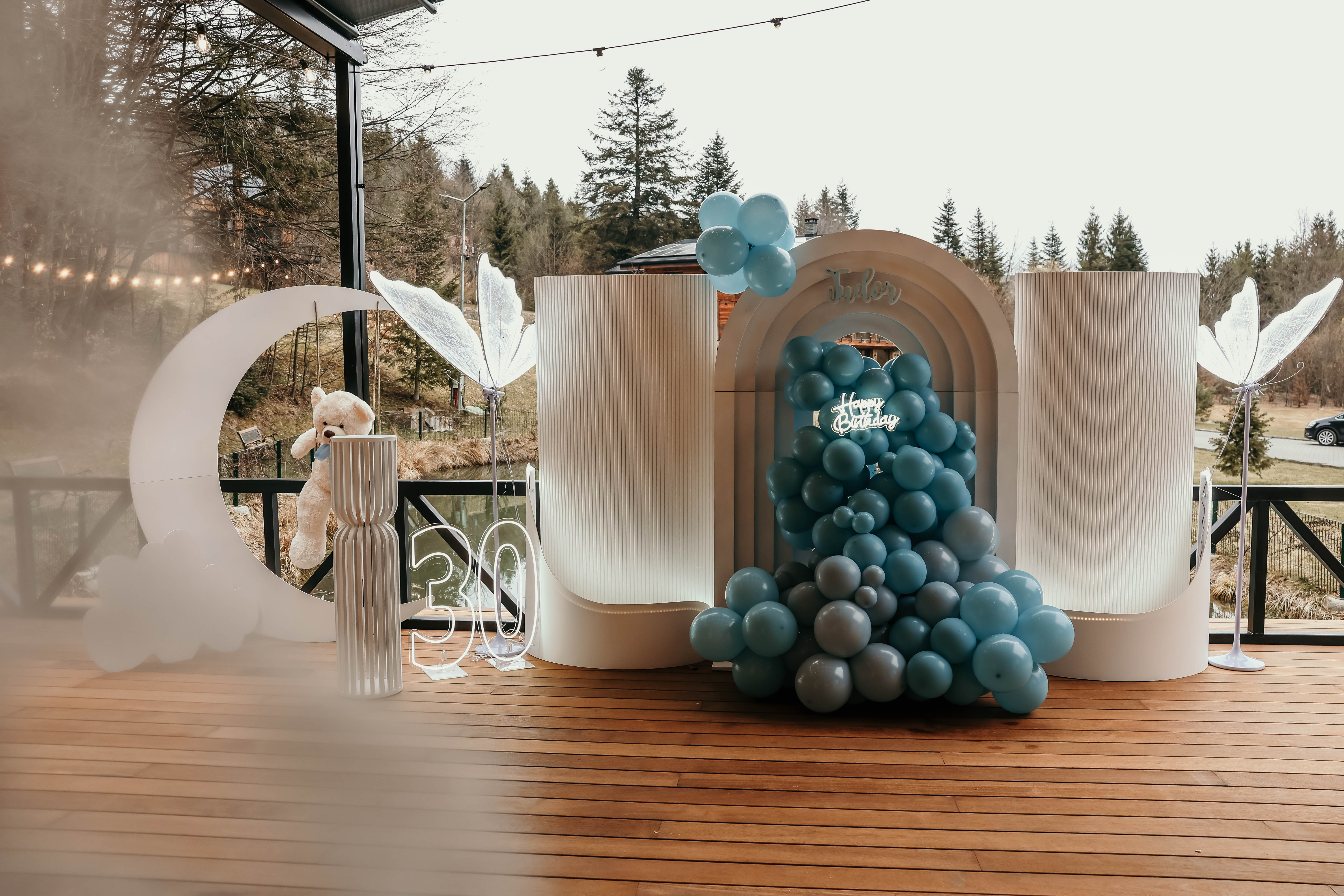 Decor elegant cu baloane pentru nuntă realizat de Deco Events by Anca