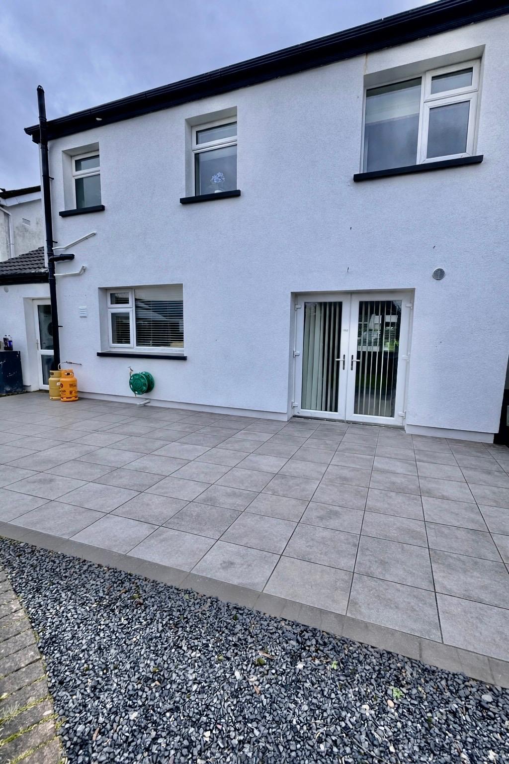 A properly detailed aluminium cill integrated with a breathable external wall insulation system