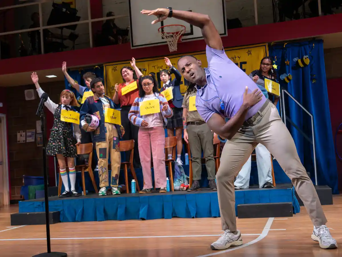 《第 25 届普特南县拼字大赛》卡司在 New World Stages 剧场上演