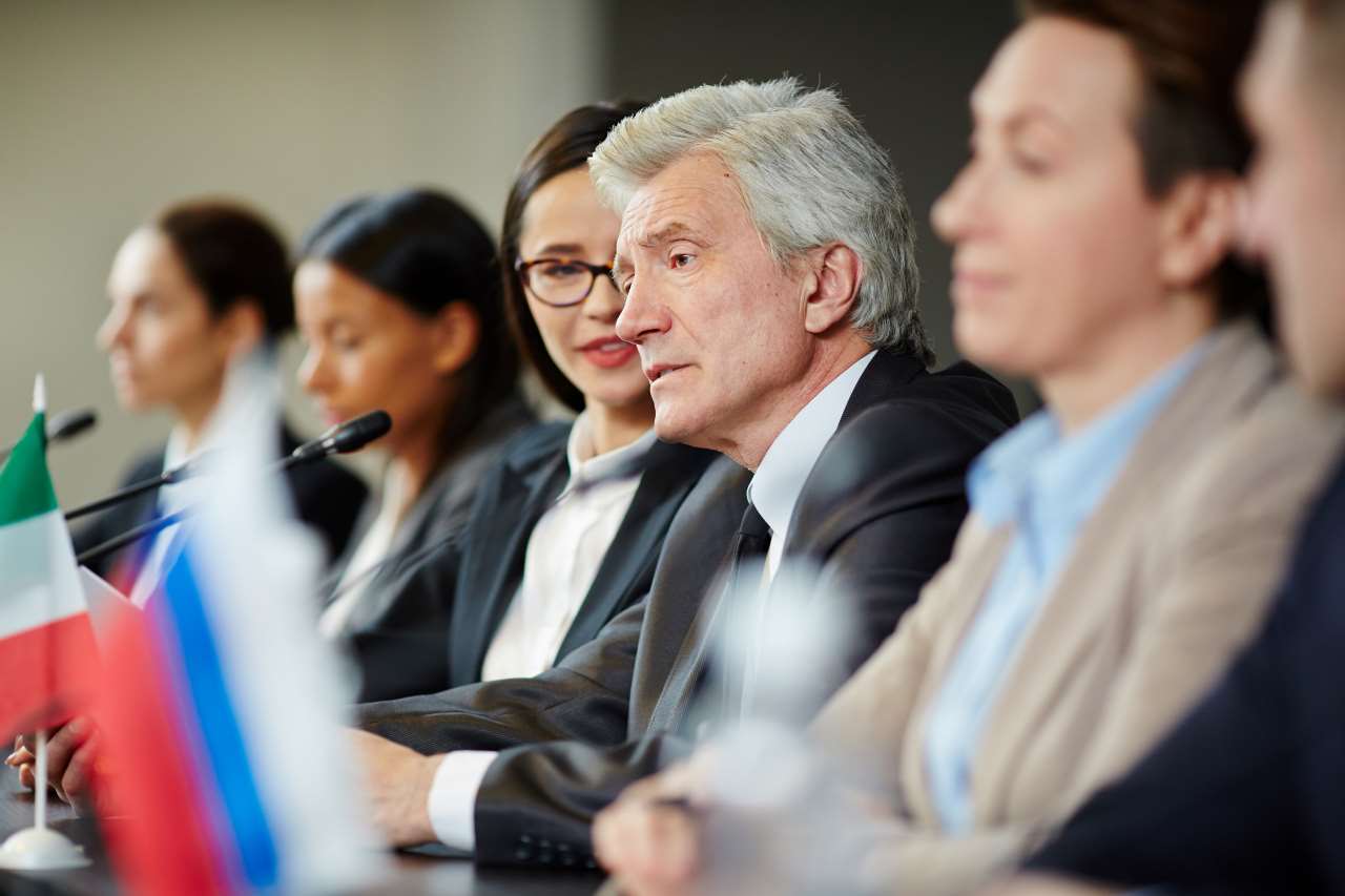 Por que as empresas precisam verificar PEP?