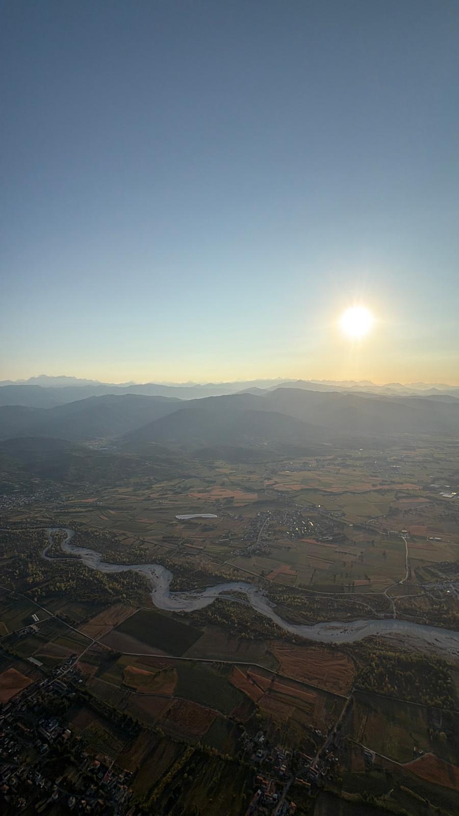 foto della città dalla mongolfiera