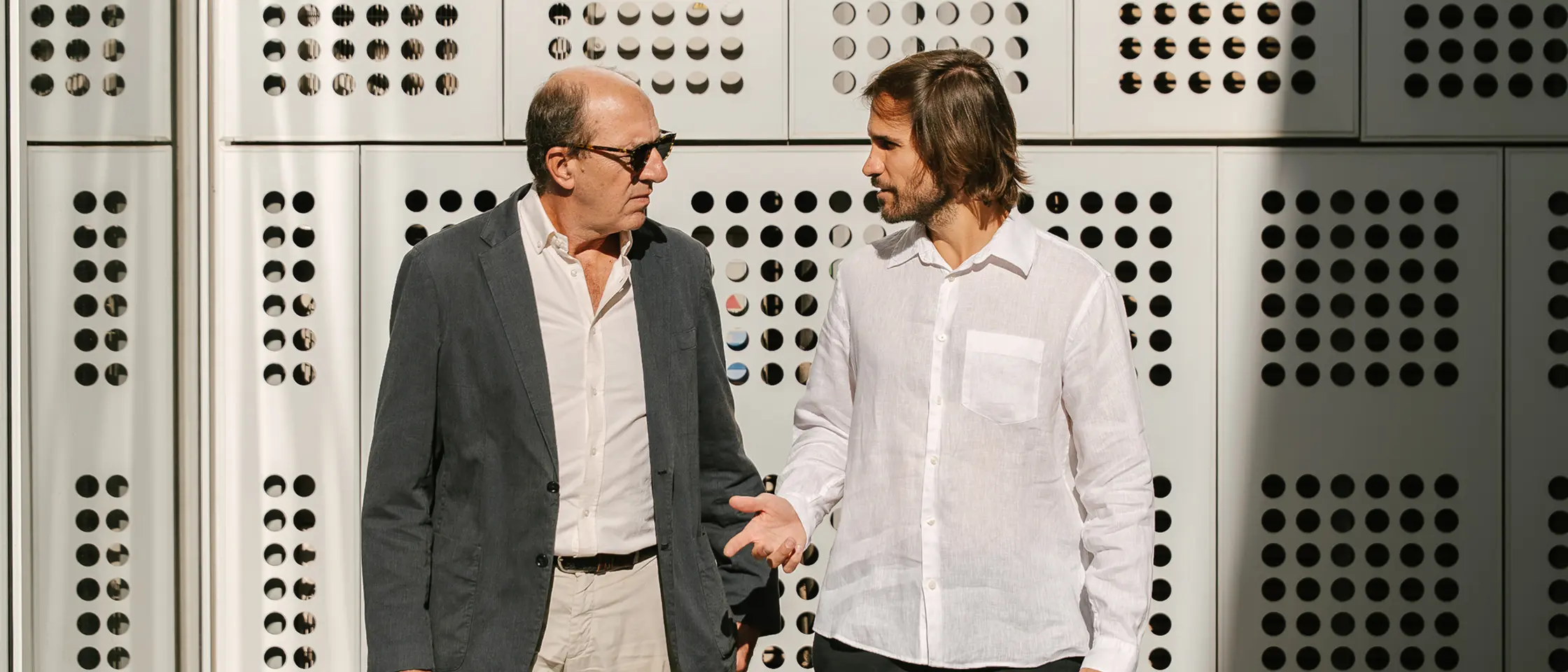 Dos personas charlando