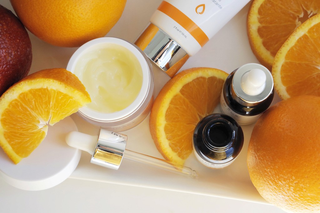 Estetyczna kompozycja prezentująca produkty do zabiegu Signature lift.