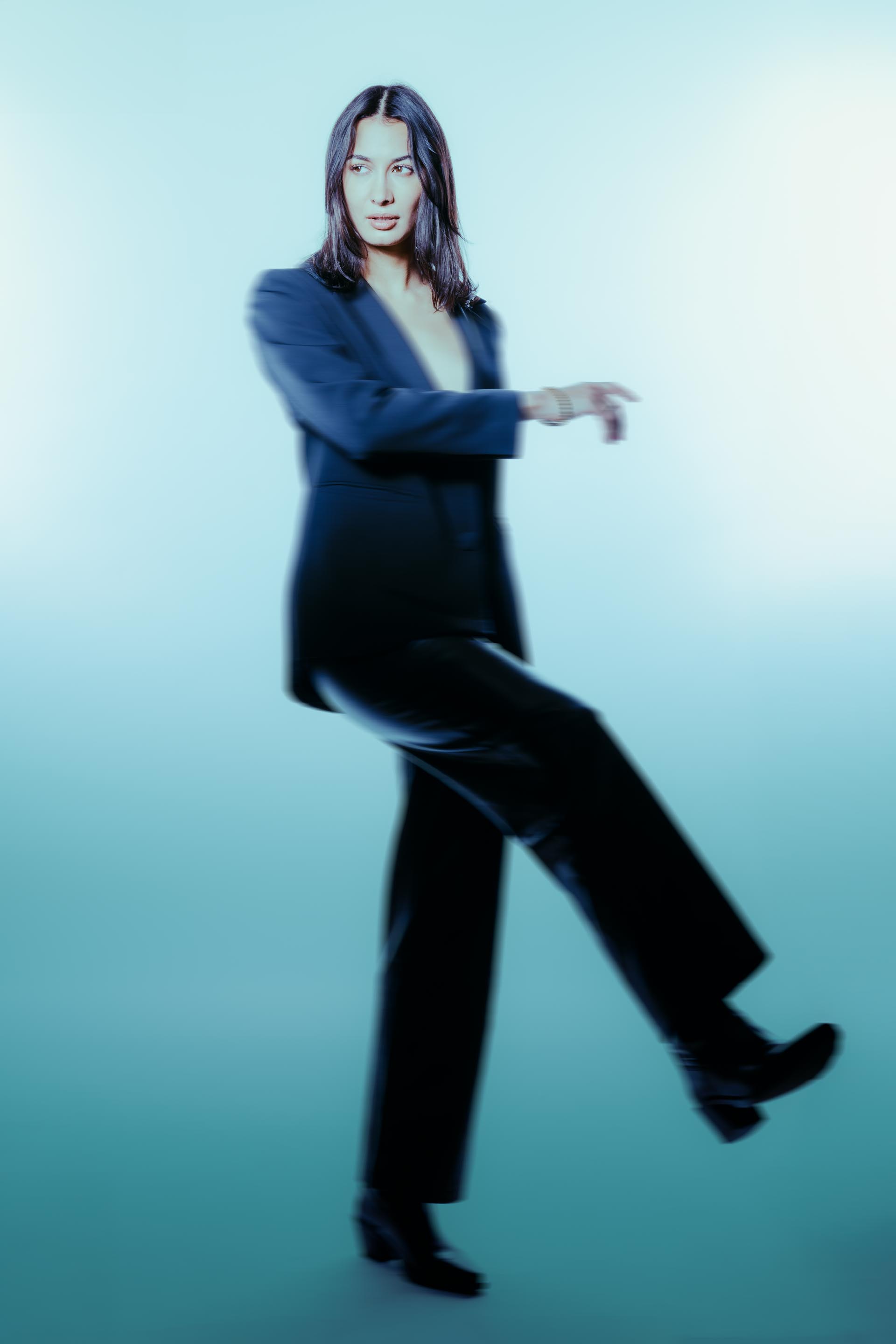 Modernes Personal Branding Foto einer Frau mit Bewegung und Motion Blur, kreatives Business Portrait aus Zürich
