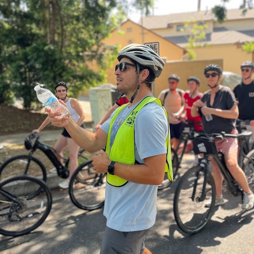 您的洛杉矶当地导游将确保您保持充足的水分