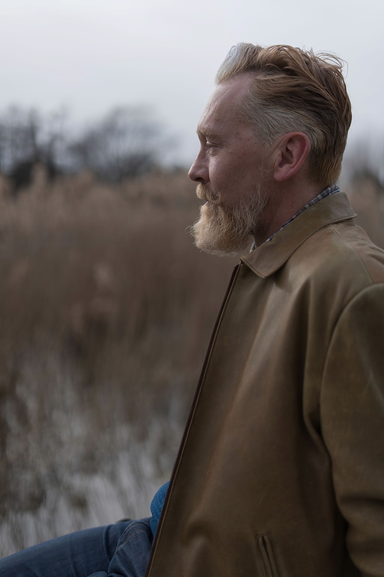 photographie portrait homme pensif regard au loin nature haute-savoie