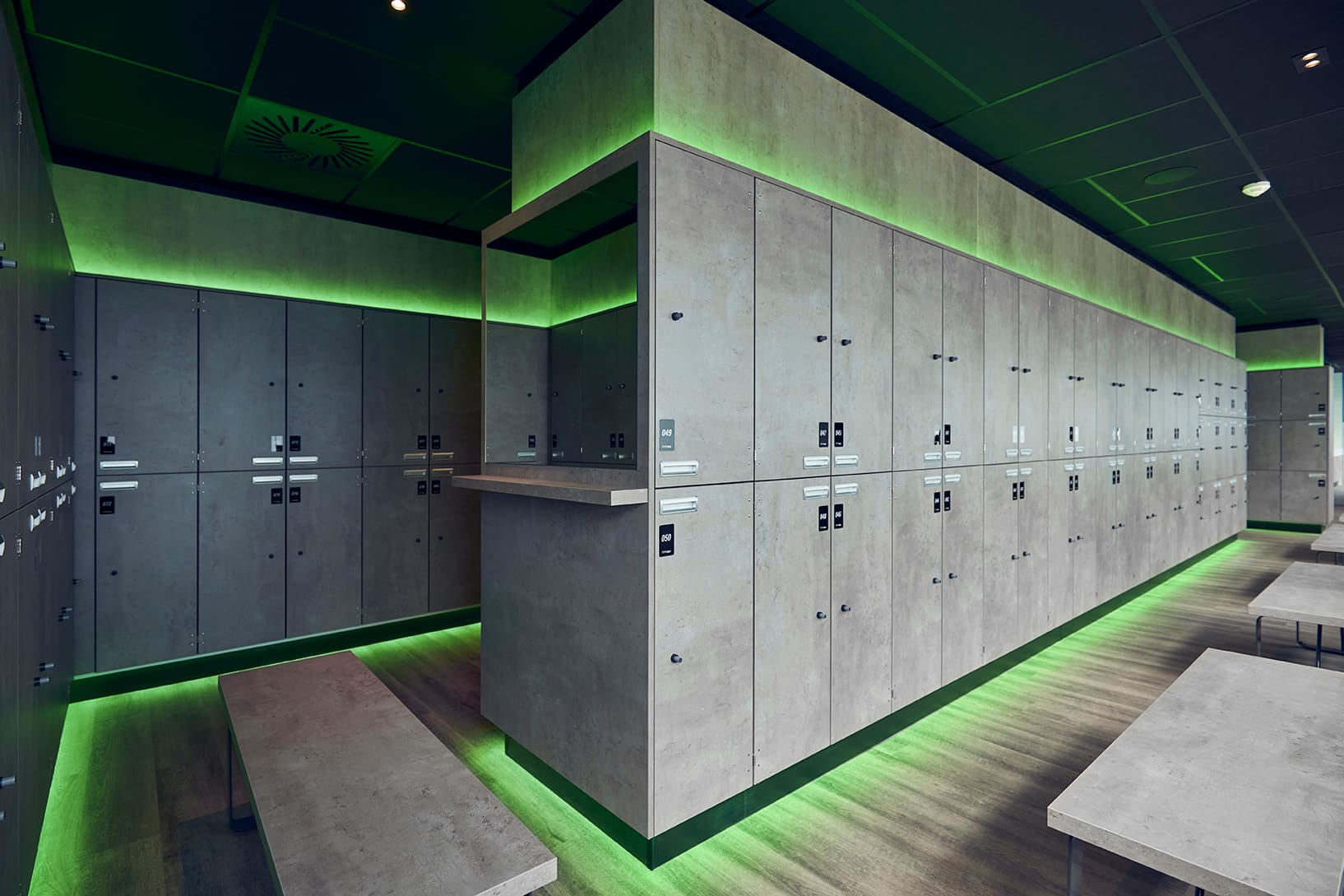 Die Umkleide im XTRAFIT-Studio in Frankfurt-Nord.