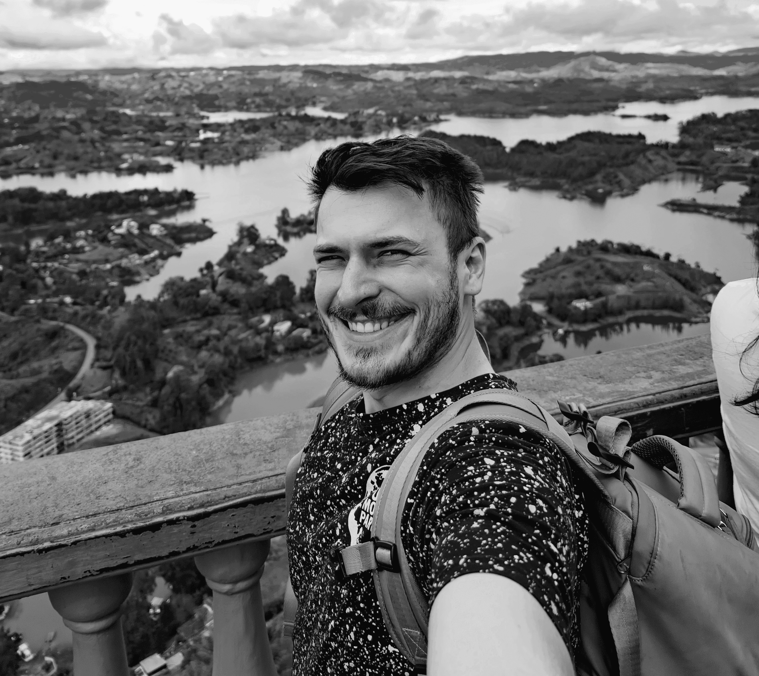 Alan Borys robiący Selfie