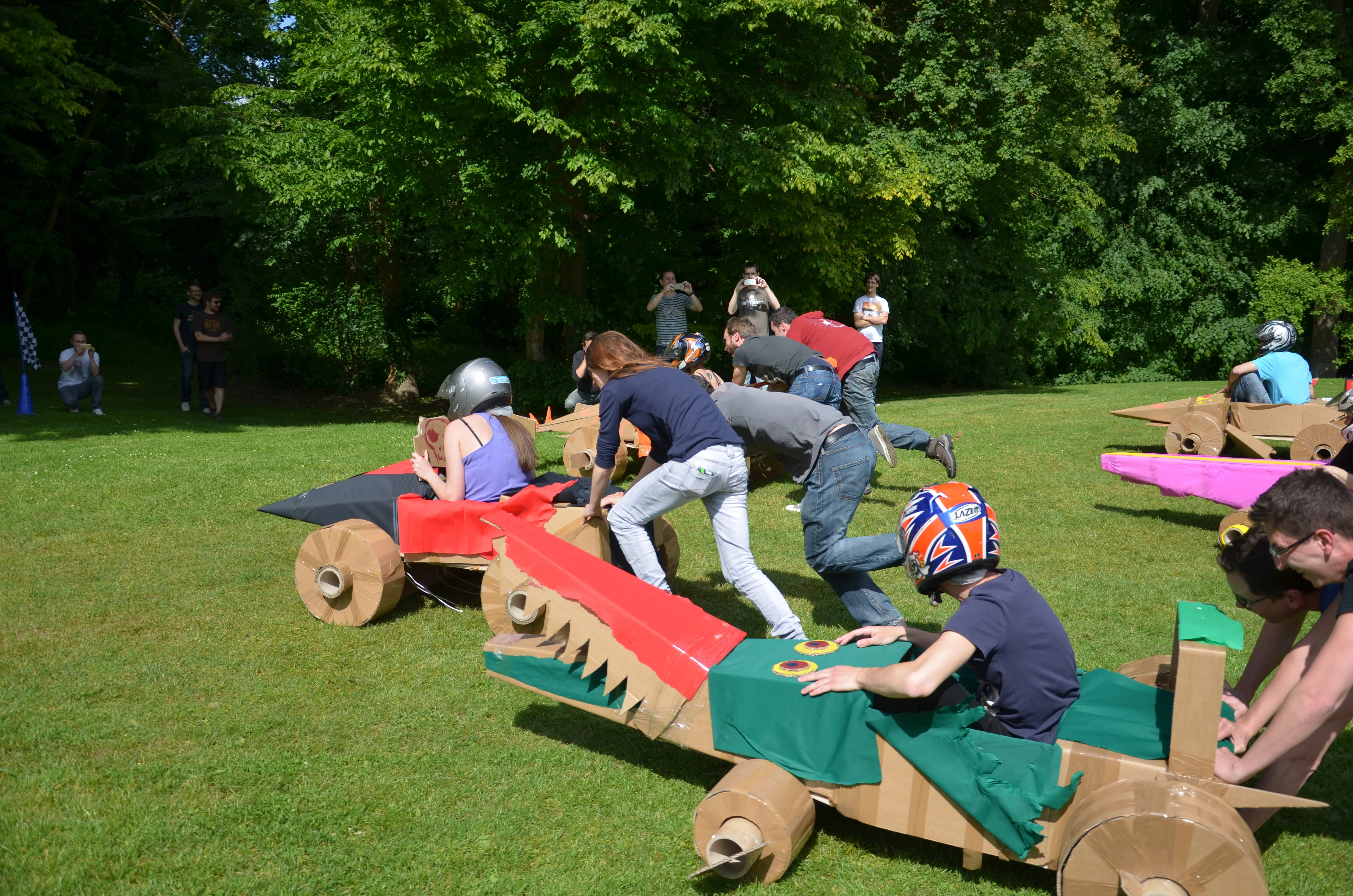 team building calais construction de voiture en carton