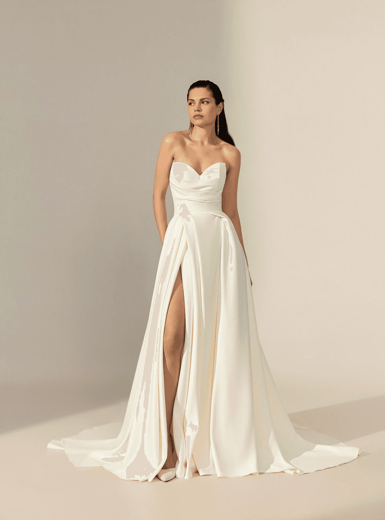 Cleanes Brautkleid mit Corsage im minimalistischen Stil