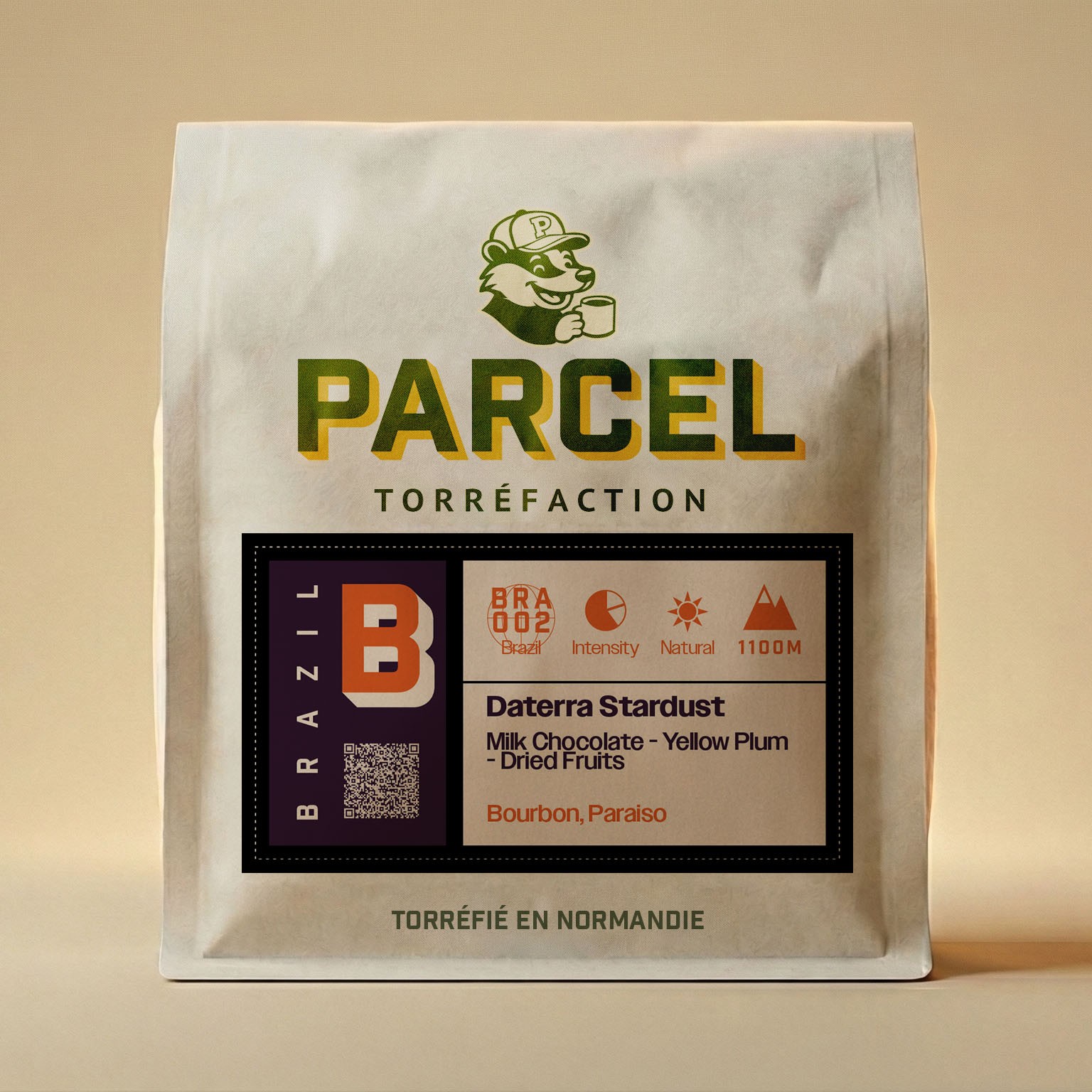 Parcel Torréfaction Brazil Daterra Stardust specialty coffee bag with label highlighting milk chocolate, yellow plum, and dried fruits flavor profile, produced from Bourbon and Paraiso varietals, upright and fully visible for accessibility.
