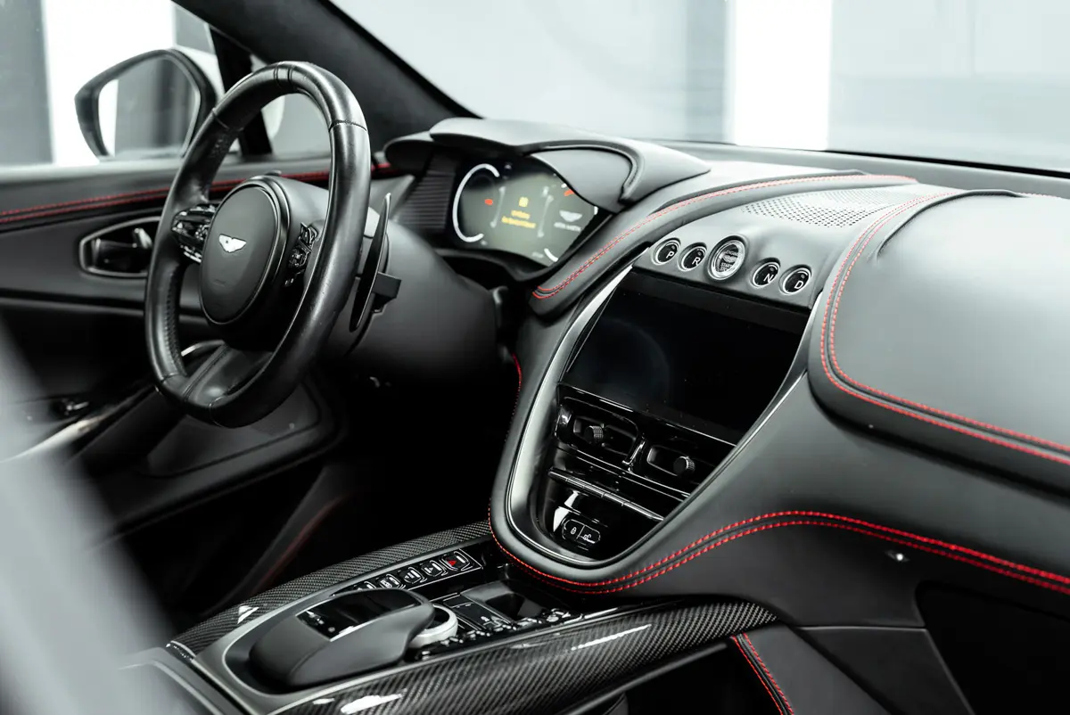 2021 Aston Martin DBX photo 40