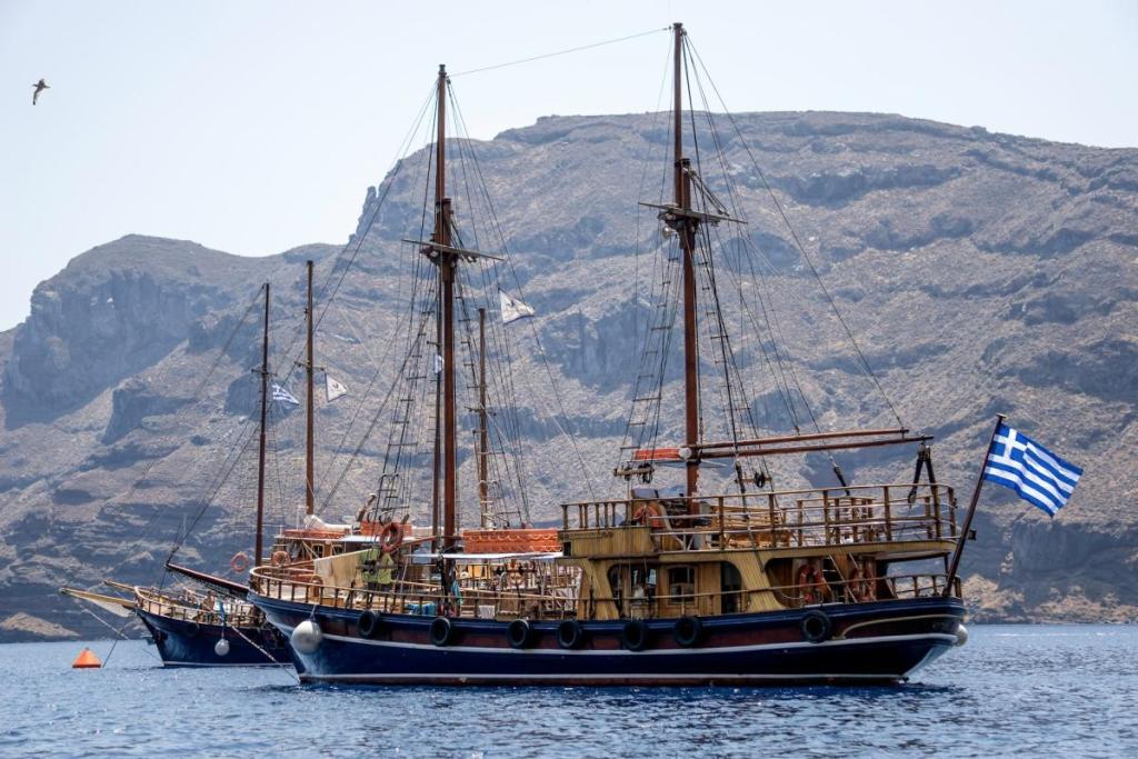 Boat cruise, Santorini