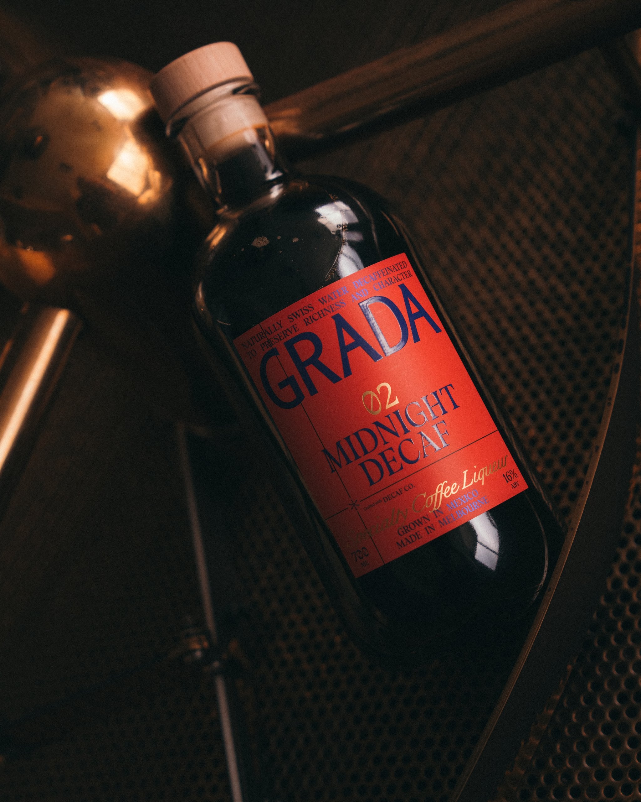 GRADA 02 Midnight Decaf — bottle alternate angle, hot extracted at 93°C and blended with Australian vodka.